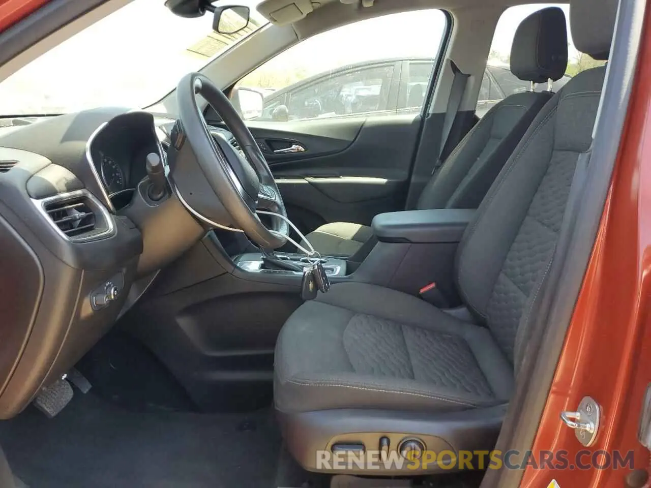 7 fotografías del automóvil dañado 2GNAXKEV6L6113759 CHEVROLET EQUINOX 2020