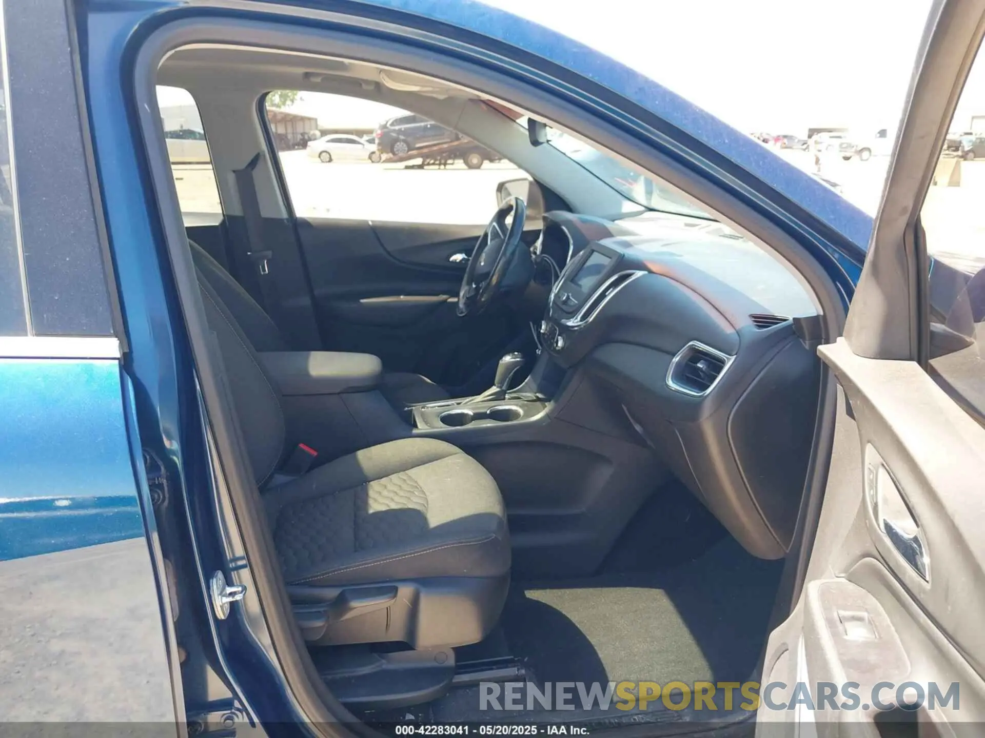 5 fotografías del automóvil dañado 2GNAXKEV6L6141884 CHEVROLET EQUINOX 2020