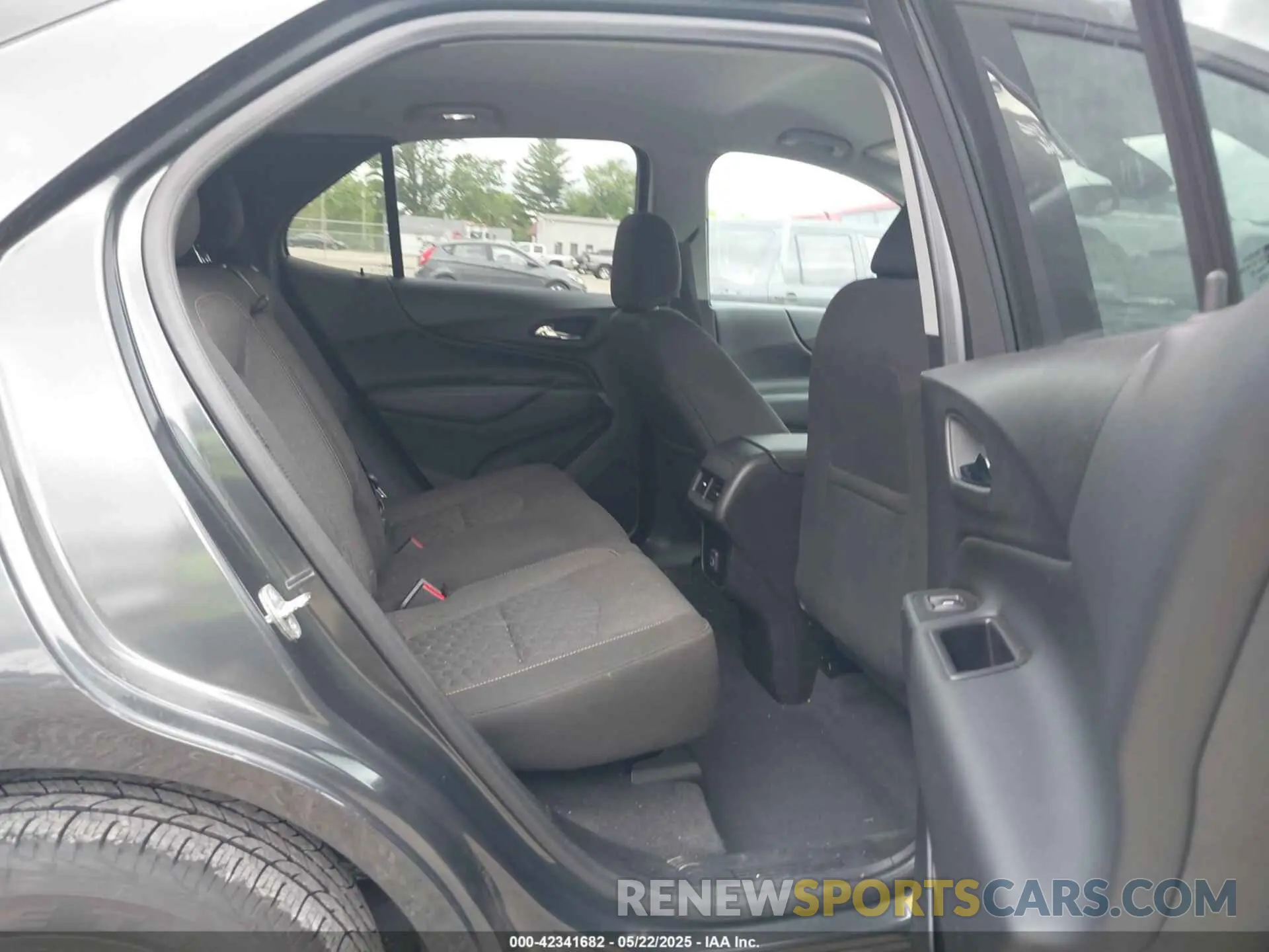 8 fotografías del automóvil dañado 2GNAXKEV6L6148740 CHEVROLET EQUINOX 2020