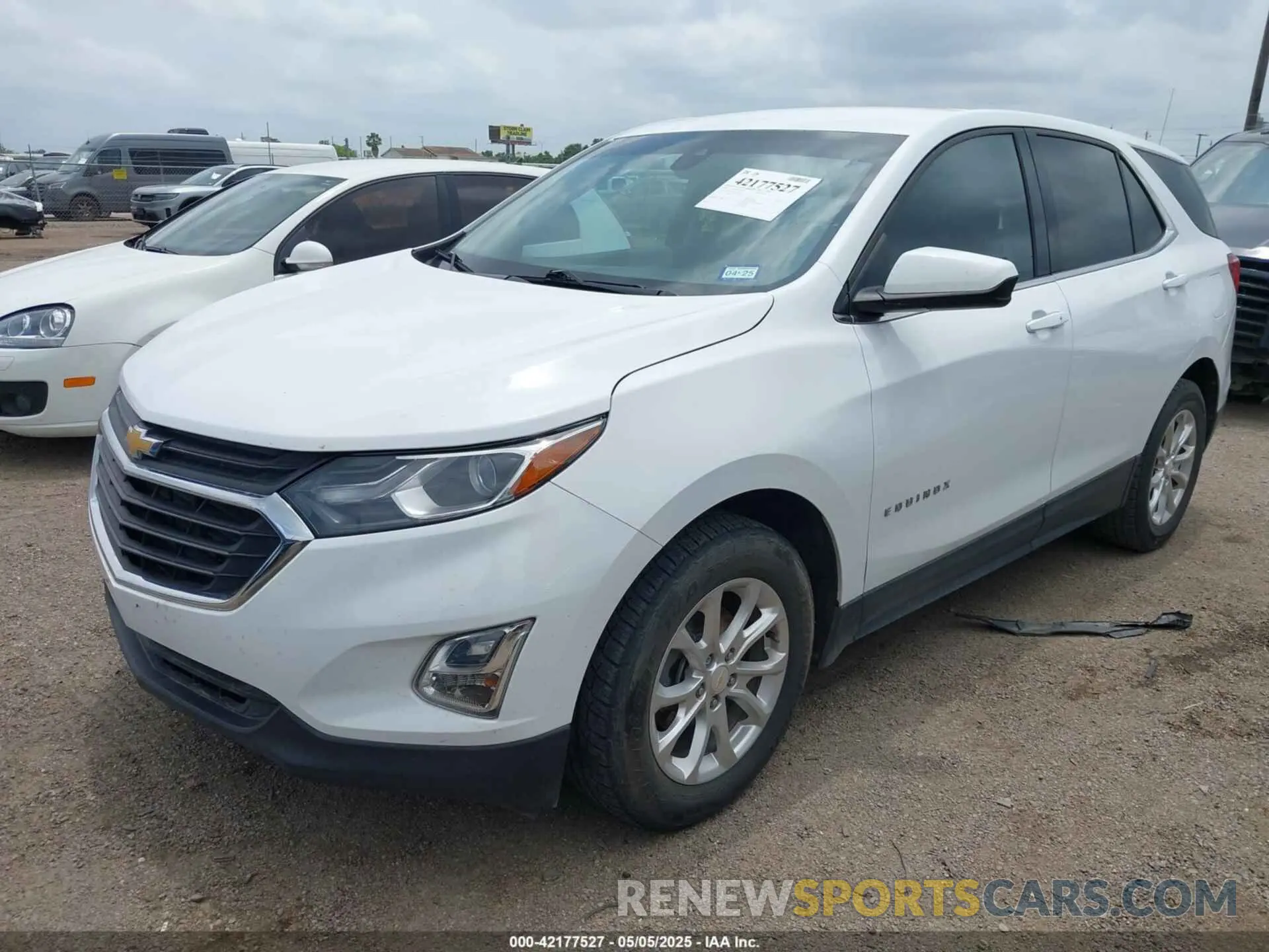 2 fotografías del automóvil dañado 2GNAXKEV6L6181883 CHEVROLET EQUINOX 2020