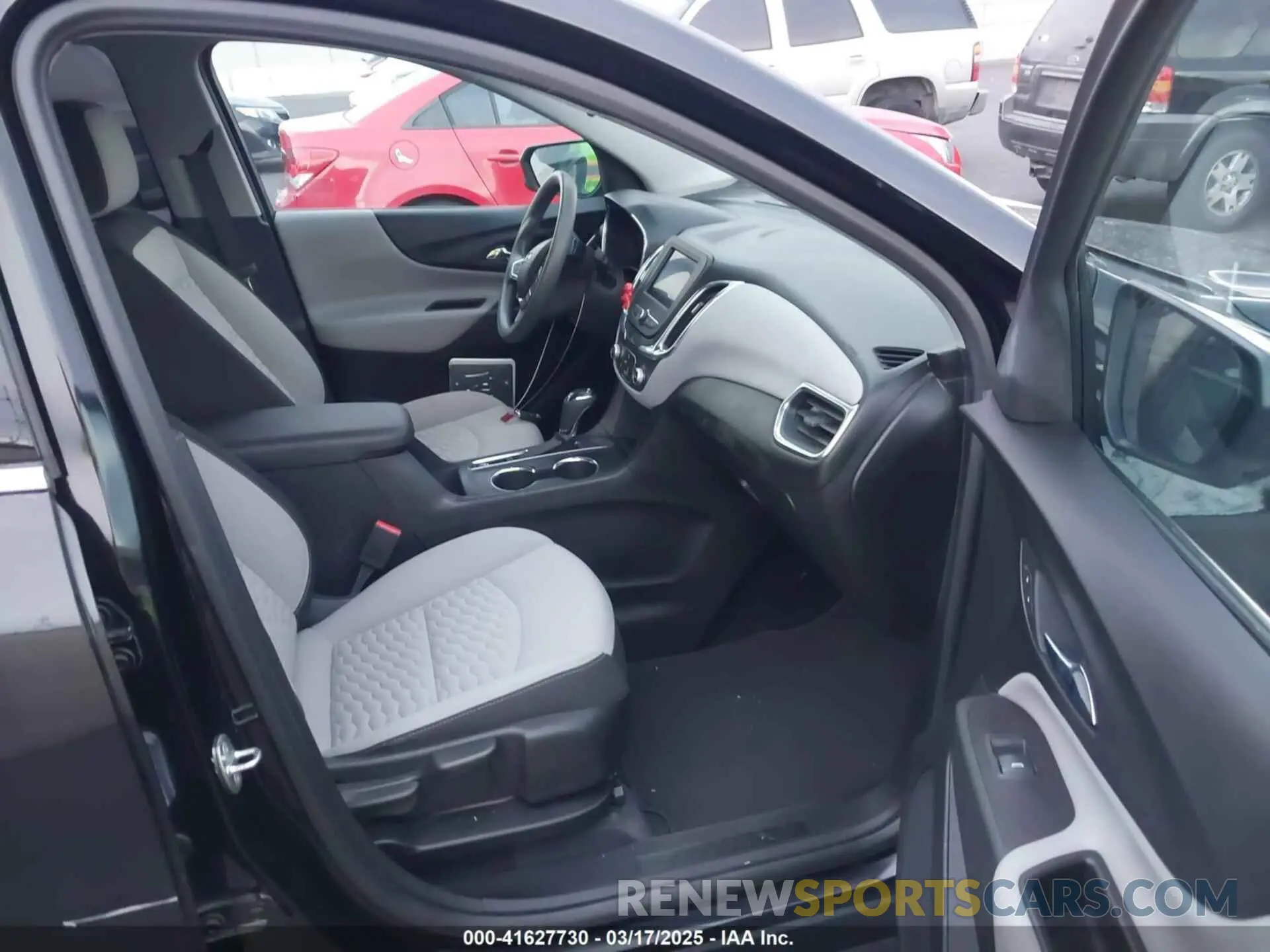 5 fotografías del automóvil dañado 2GNAXKEV6L6188137 CHEVROLET EQUINOX 2020
