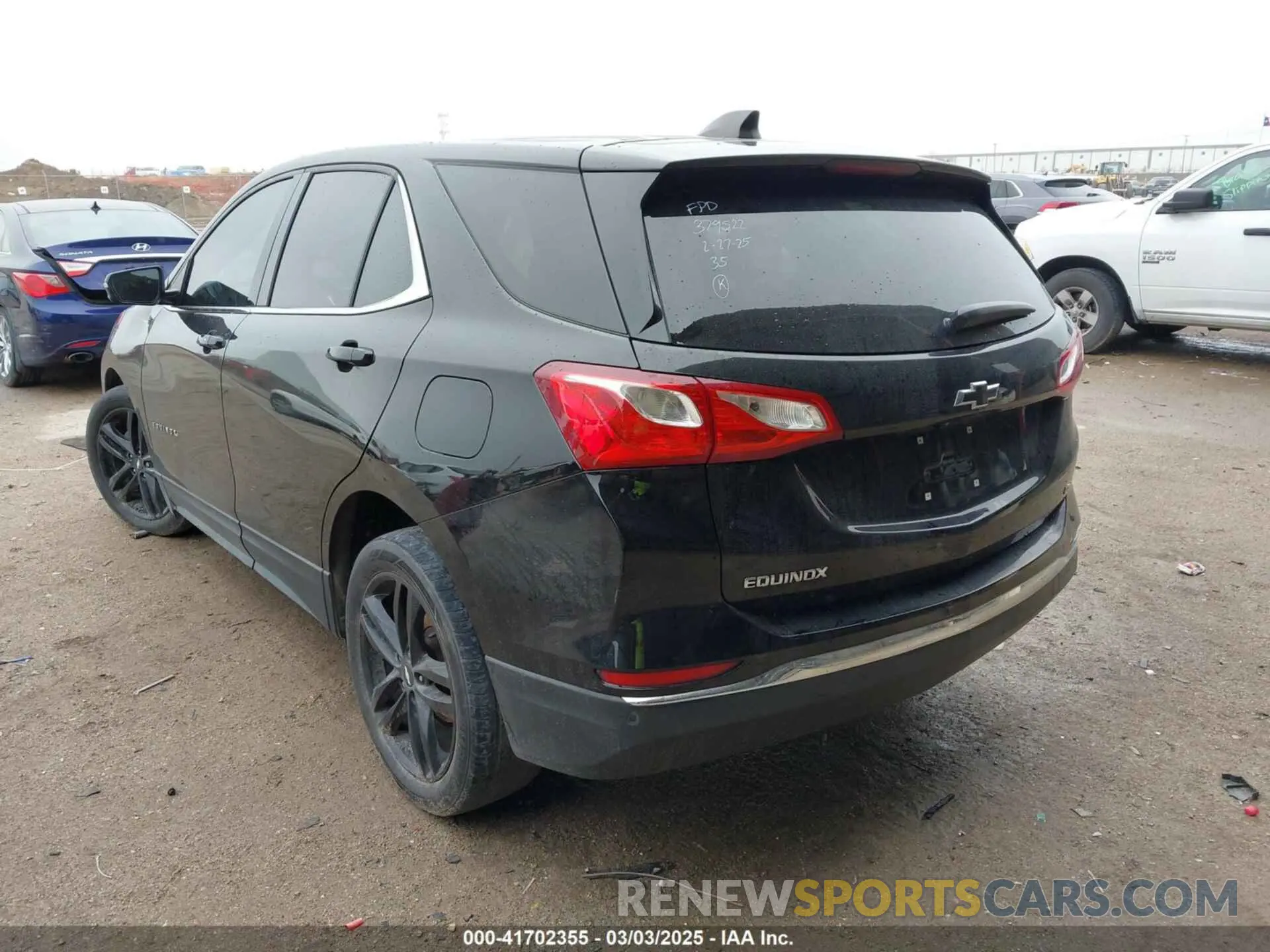 3 fotografías del automóvil dañado 2GNAXKEV6L6281028 CHEVROLET EQUINOX 2020