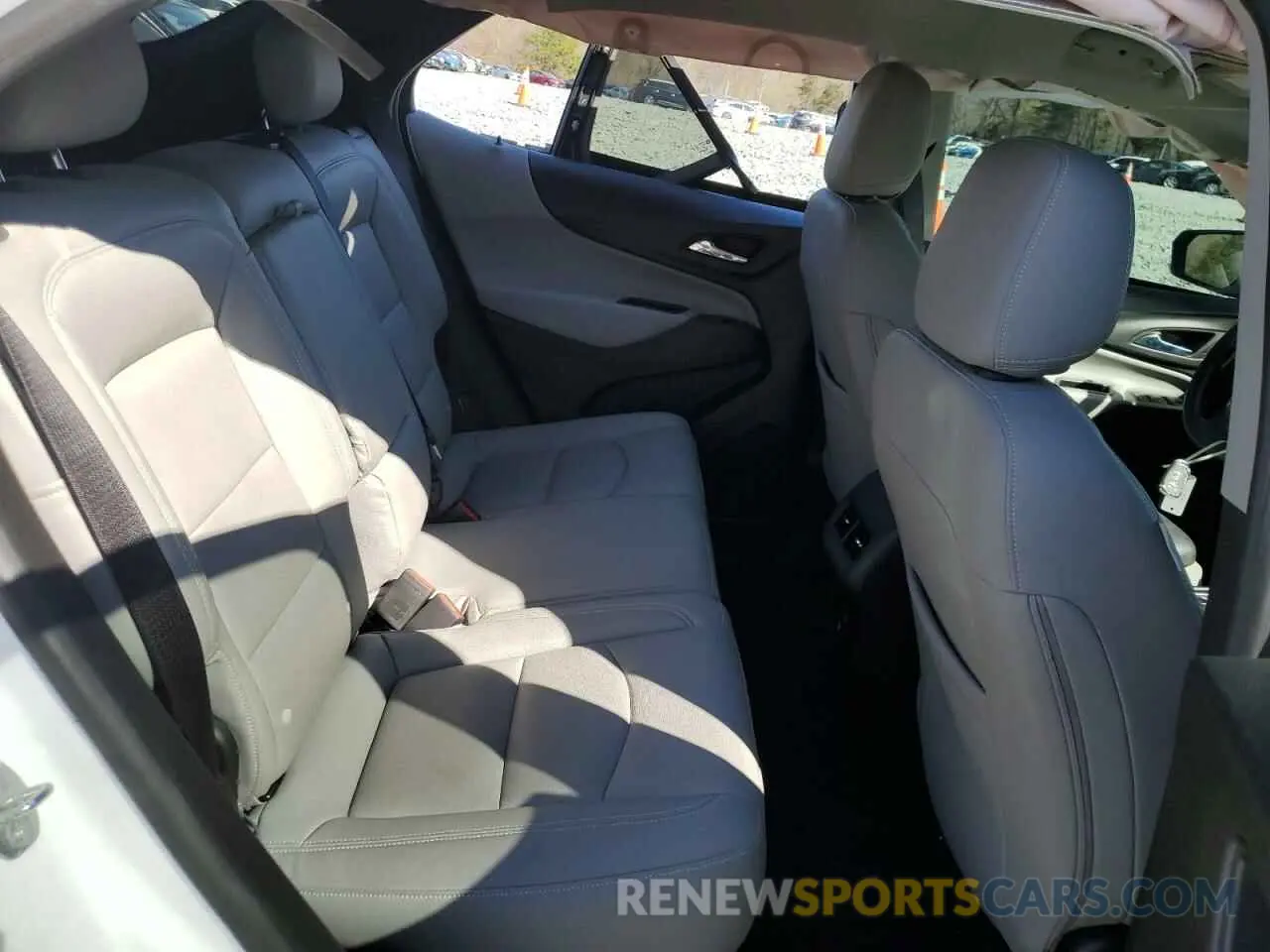 11 fotografías del automóvil dañado 2GNAXKEV7L6200747 CHEVROLET EQUINOX 2020