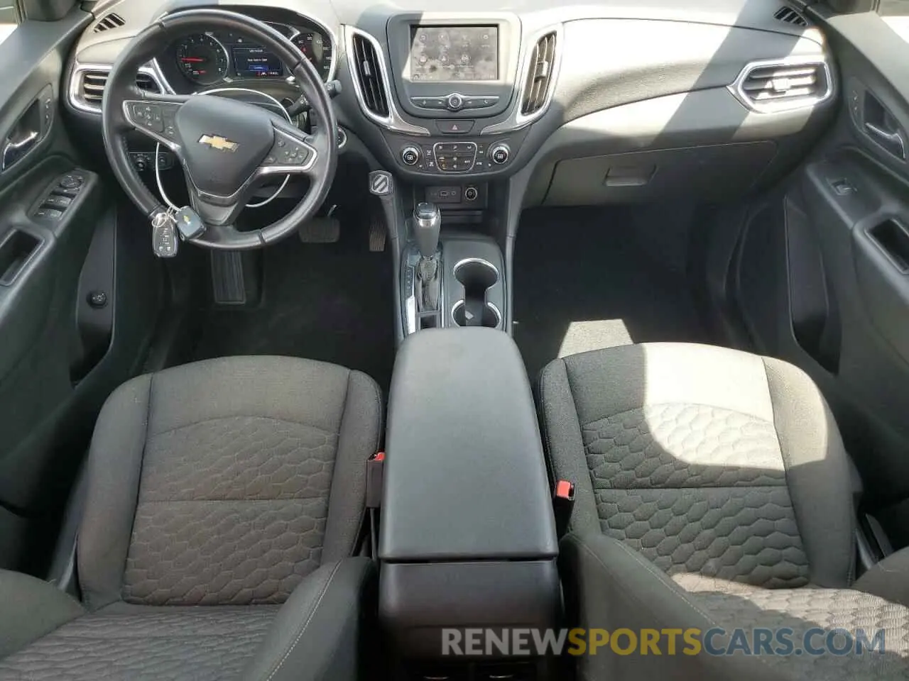 8 fotografías del automóvil dañado 2GNAXKEV7L6201705 CHEVROLET EQUINOX 2020