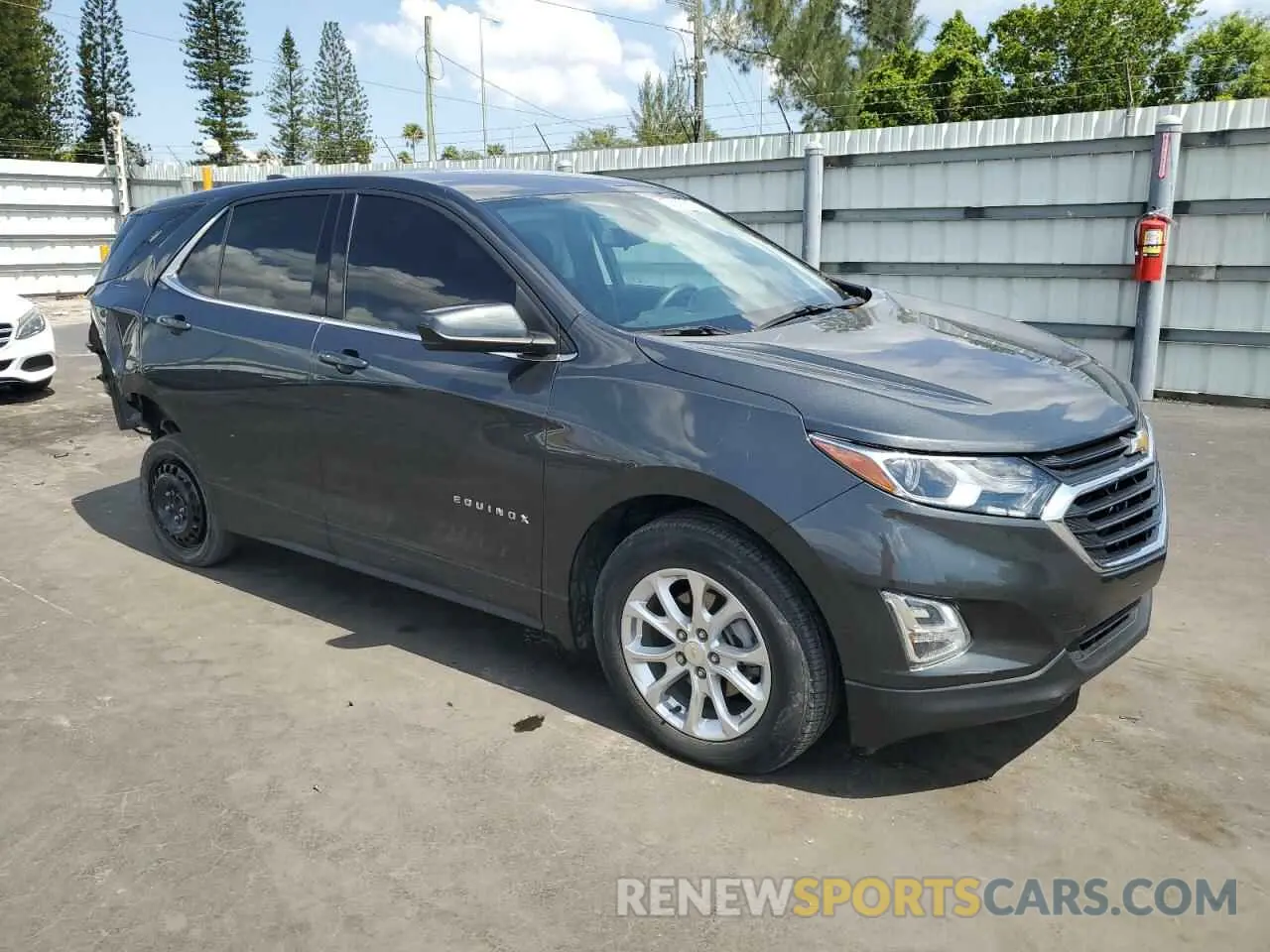 4 fotografías del automóvil dañado 2GNAXKEV7L6266263 CHEVROLET EQUINOX 2020