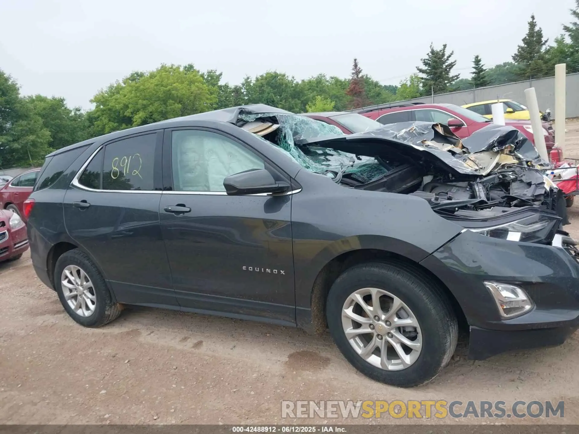 13 fotografías del automóvil dañado 2GNAXKEV8L6169072 CHEVROLET EQUINOX 2020