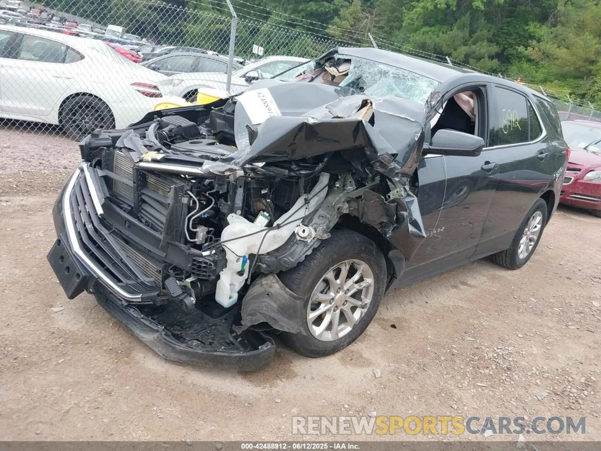 2 fotografías del automóvil dañado 2GNAXKEV8L6169072 CHEVROLET EQUINOX 2020