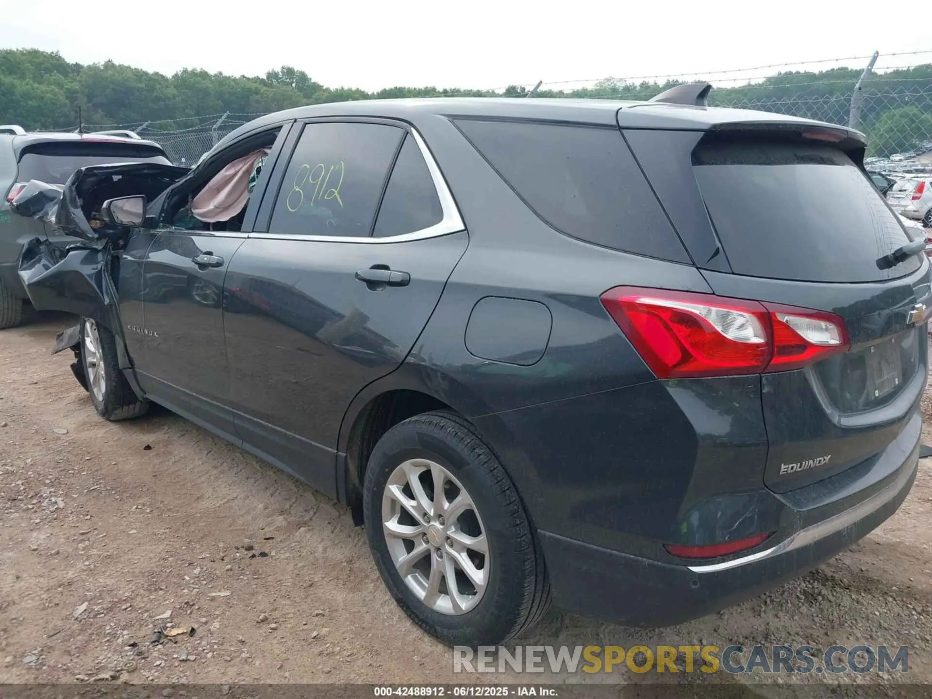 3 fotografías del automóvil dañado 2GNAXKEV8L6169072 CHEVROLET EQUINOX 2020