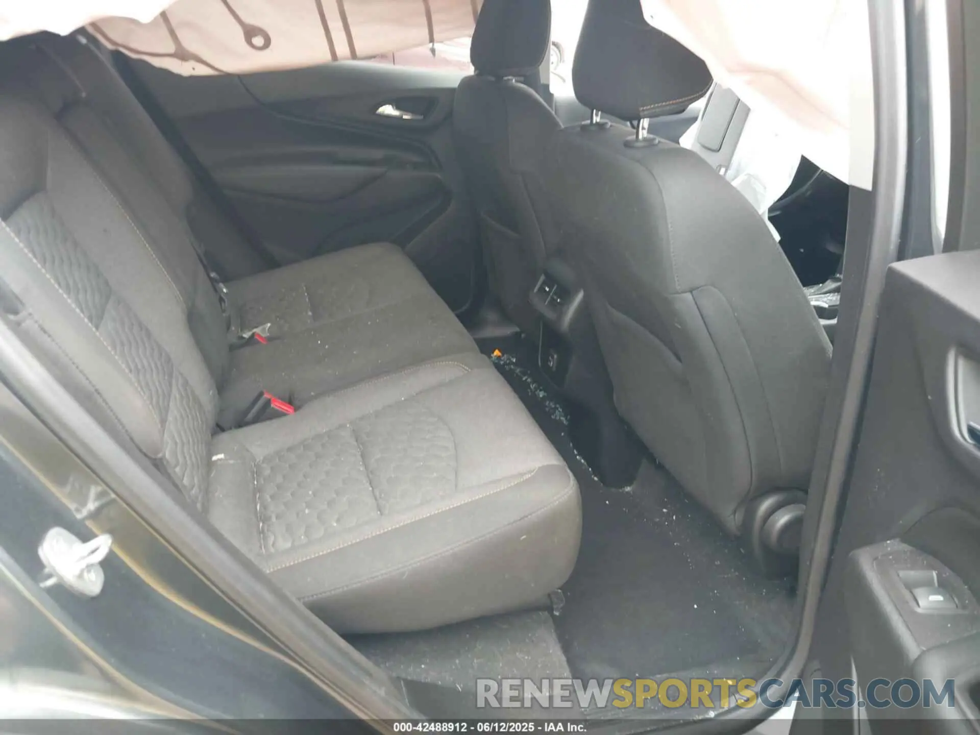 8 fotografías del automóvil dañado 2GNAXKEV8L6169072 CHEVROLET EQUINOX 2020