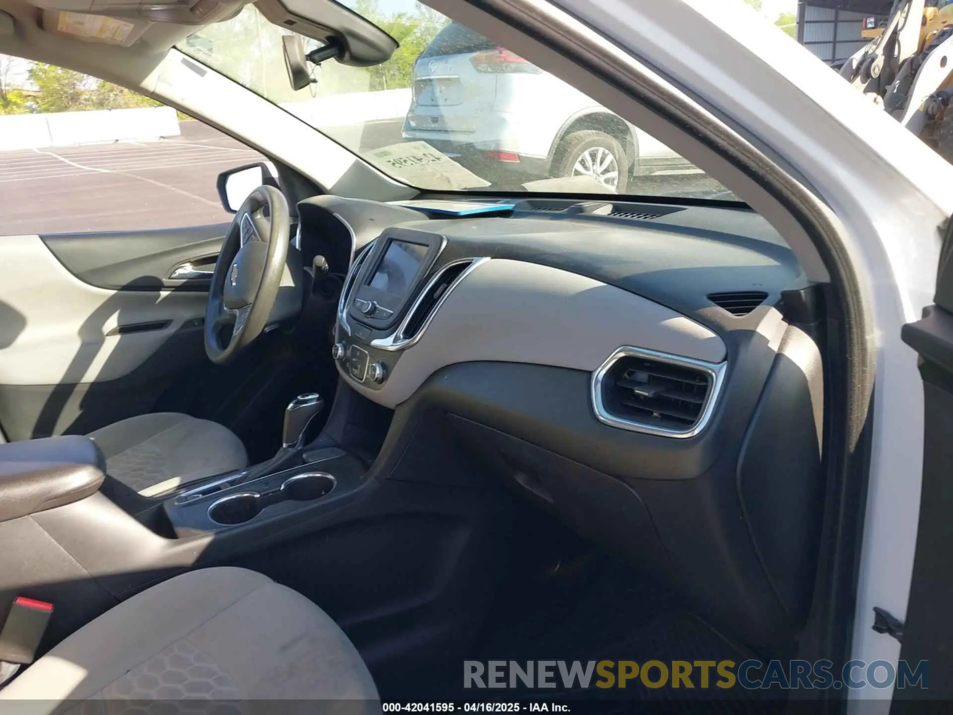 5 fotografías del automóvil dañado 2GNAXKEV8L6171095 CHEVROLET EQUINOX 2020