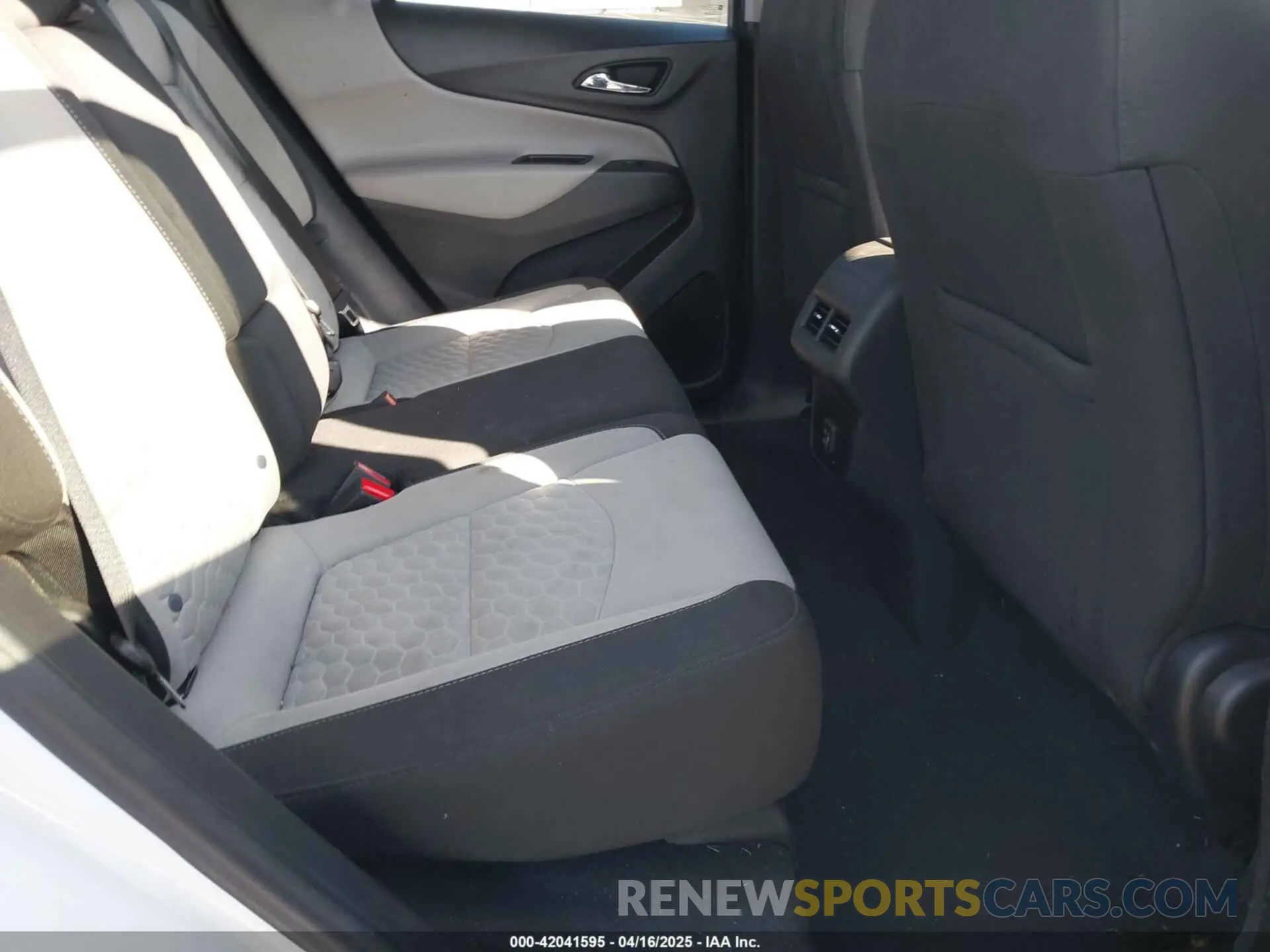 8 fotografías del automóvil dañado 2GNAXKEV8L6171095 CHEVROLET EQUINOX 2020