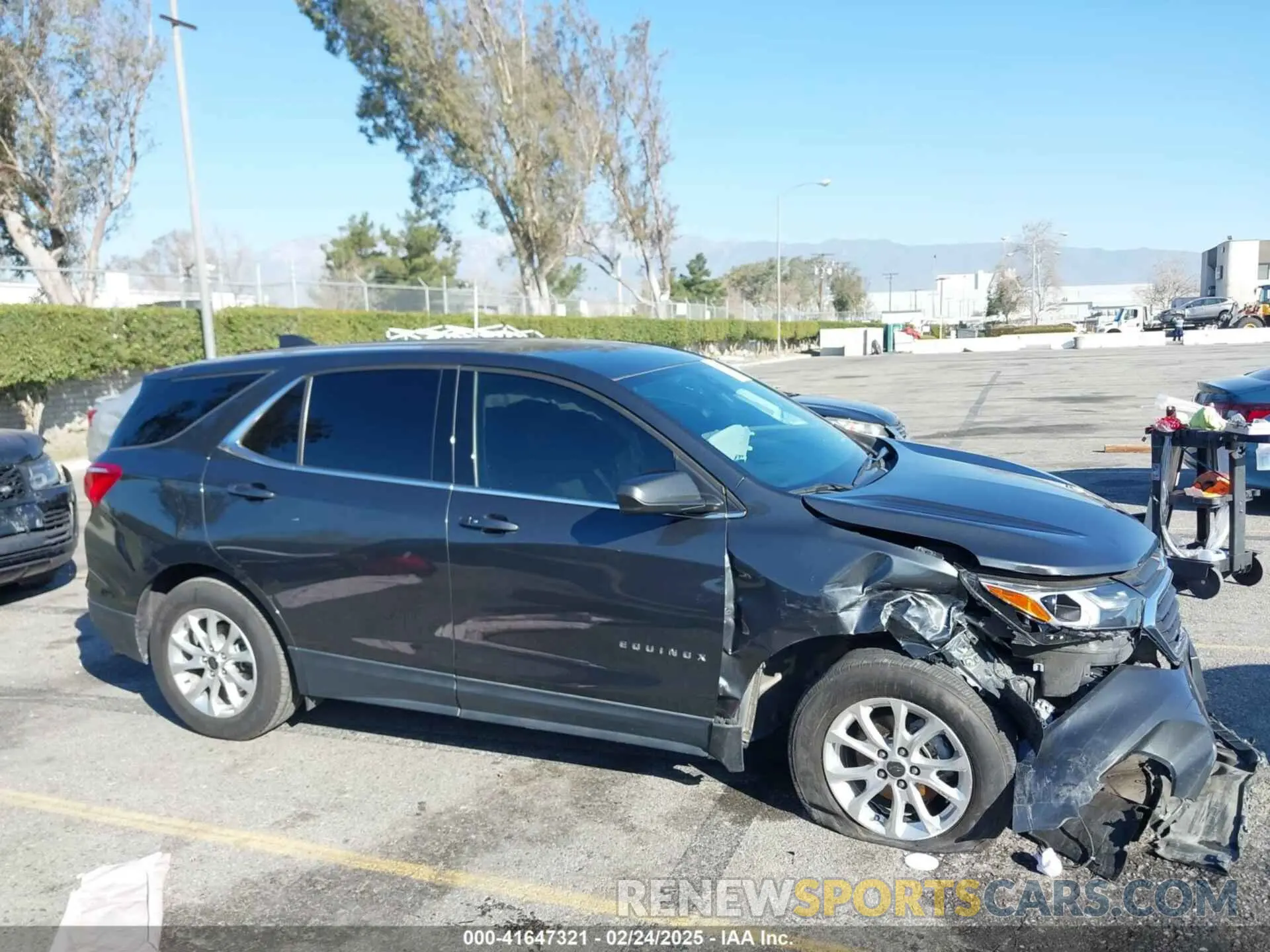 13 fotografías del automóvil dañado 2GNAXKEV8L6266076 CHEVROLET EQUINOX 2020