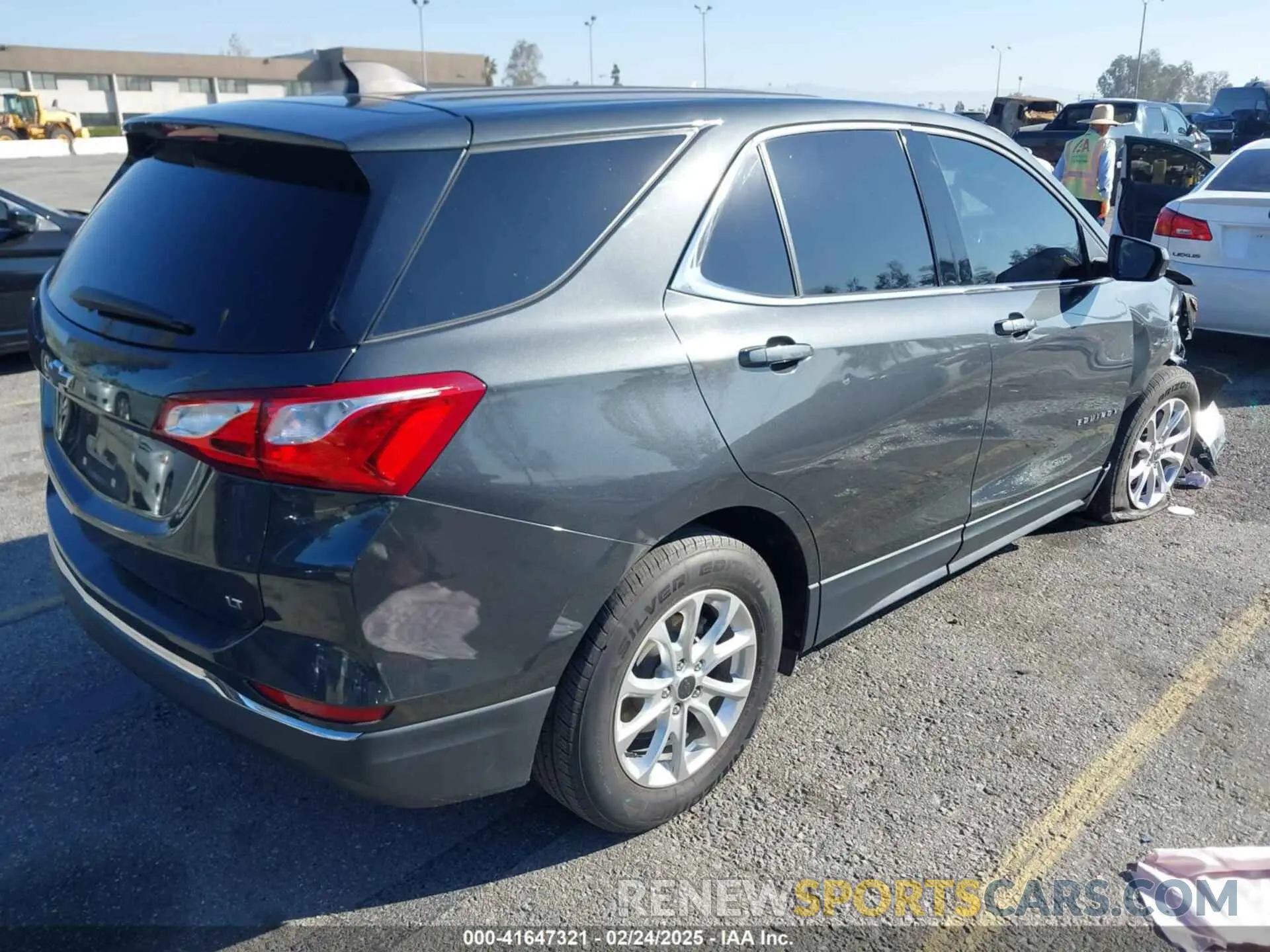 4 fotografías del automóvil dañado 2GNAXKEV8L6266076 CHEVROLET EQUINOX 2020