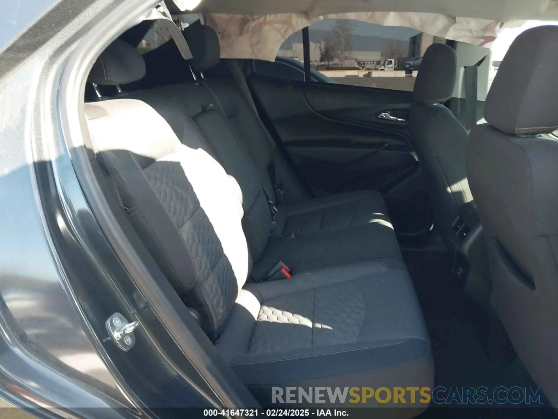 8 fotografías del automóvil dañado 2GNAXKEV8L6266076 CHEVROLET EQUINOX 2020