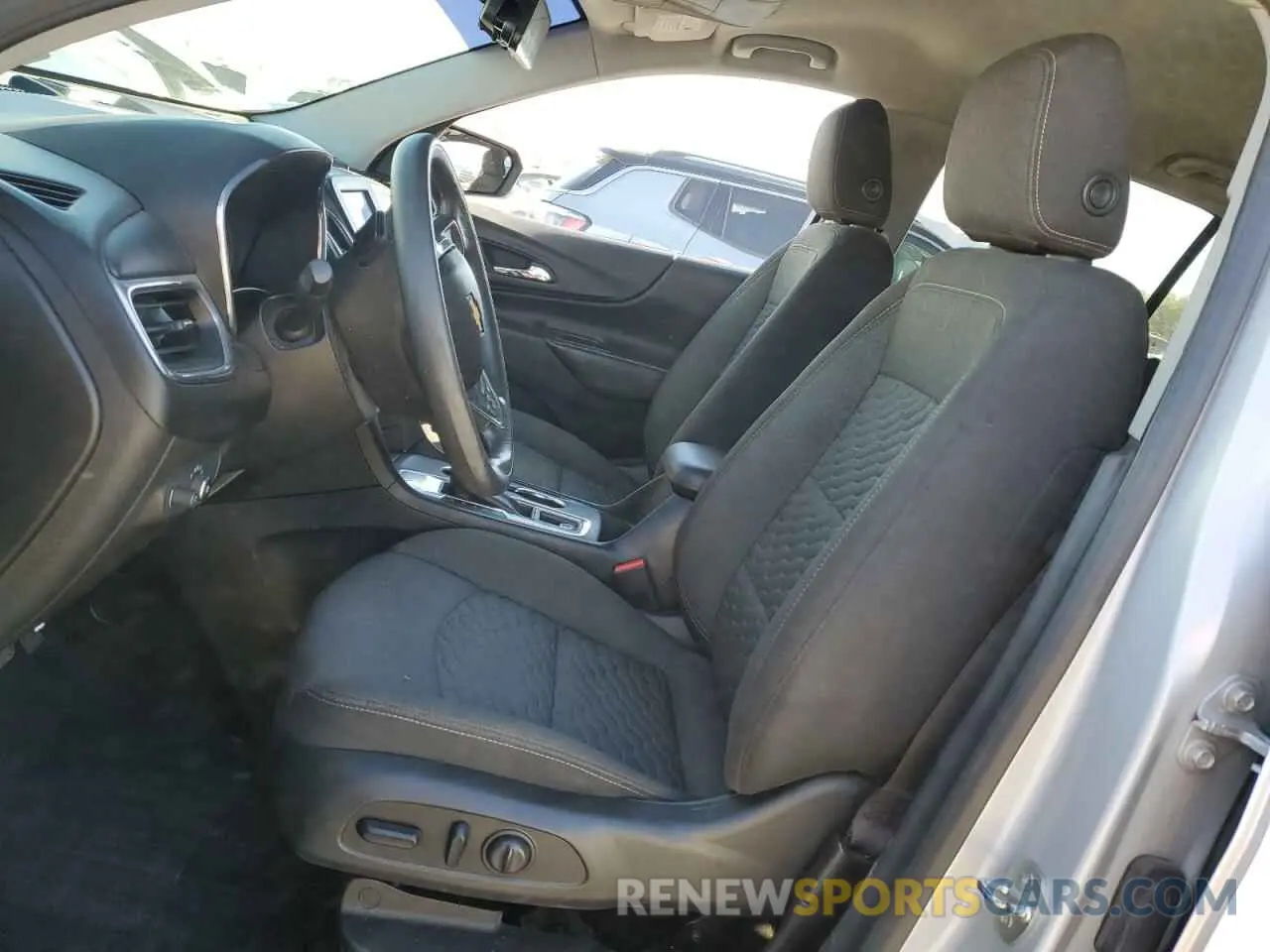 7 fotografías del automóvil dañado 2GNAXKEV9L6114646 CHEVROLET EQUINOX 2020