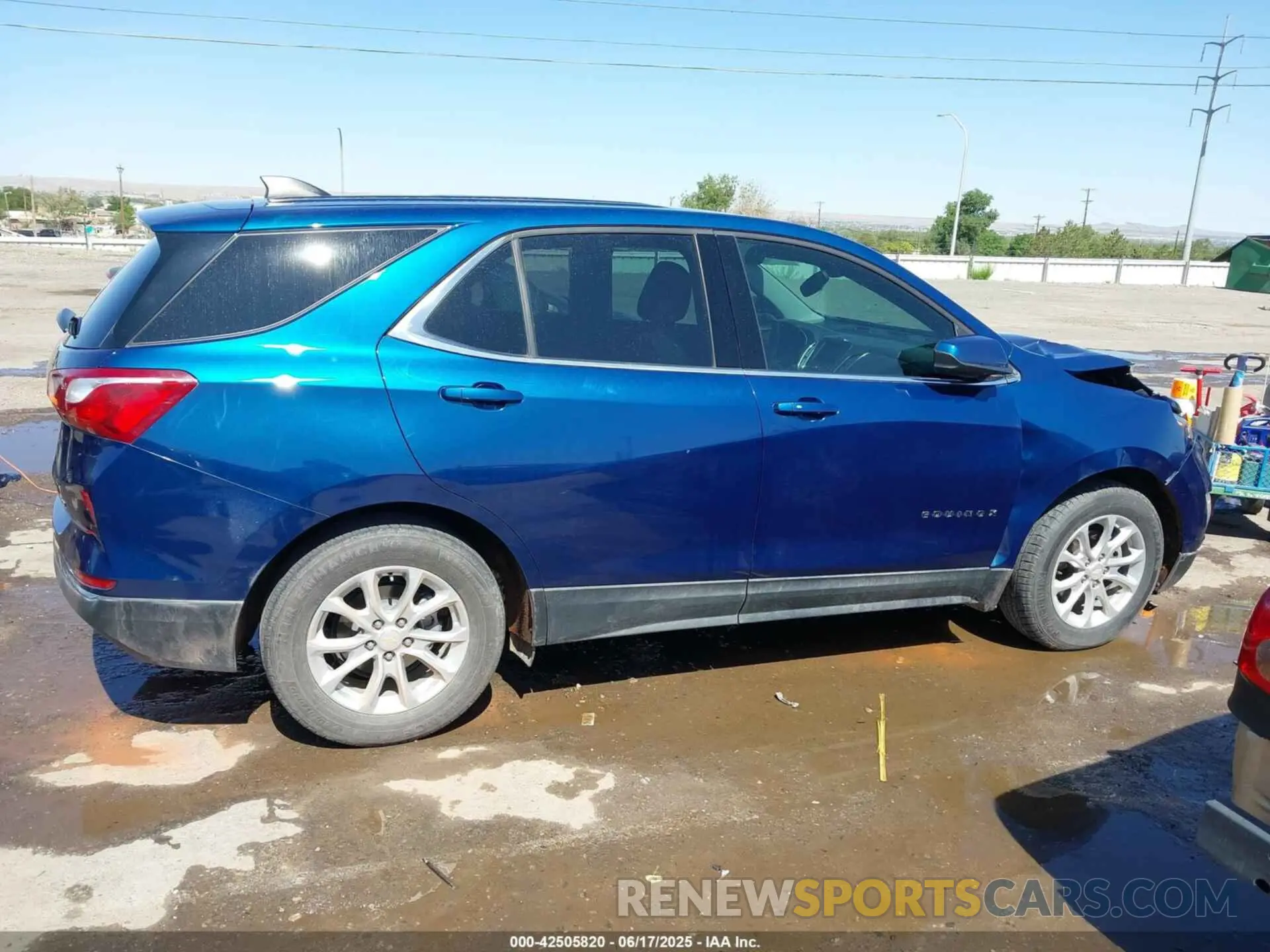 13 fotografías del automóvil dañado 2GNAXKEV9L6118339 CHEVROLET EQUINOX 2020