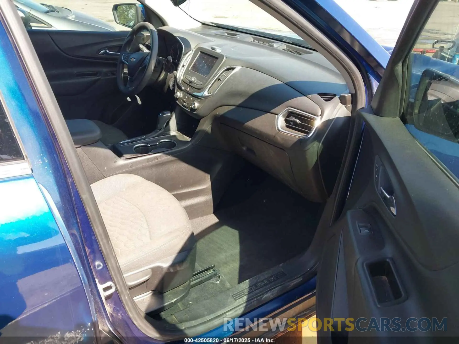 5 fotografías del automóvil dañado 2GNAXKEV9L6118339 CHEVROLET EQUINOX 2020