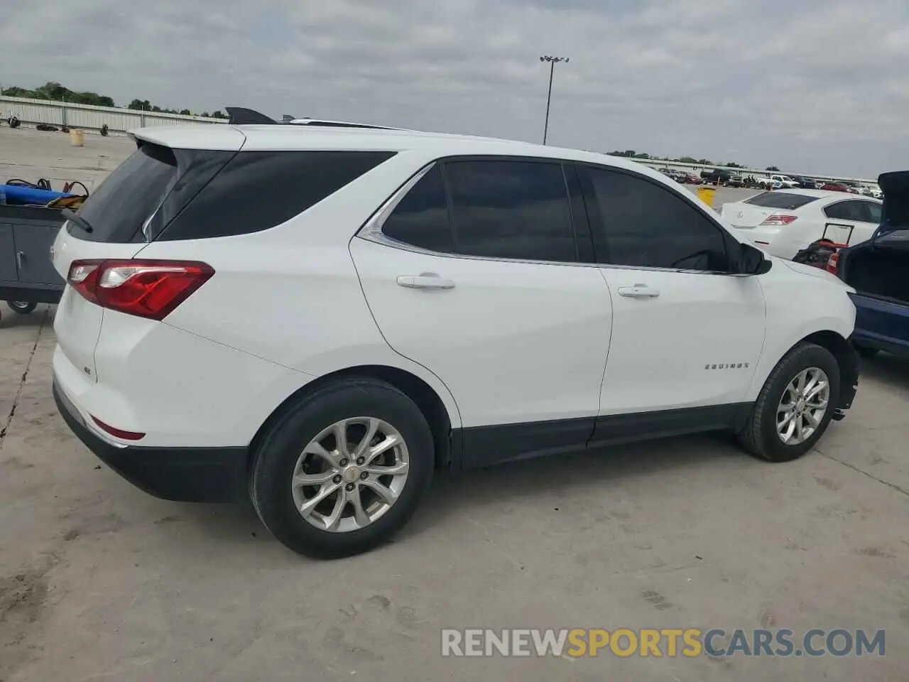 3 fotografías del automóvil dañado 2GNAXKEVXL6137336 CHEVROLET EQUINOX 2020