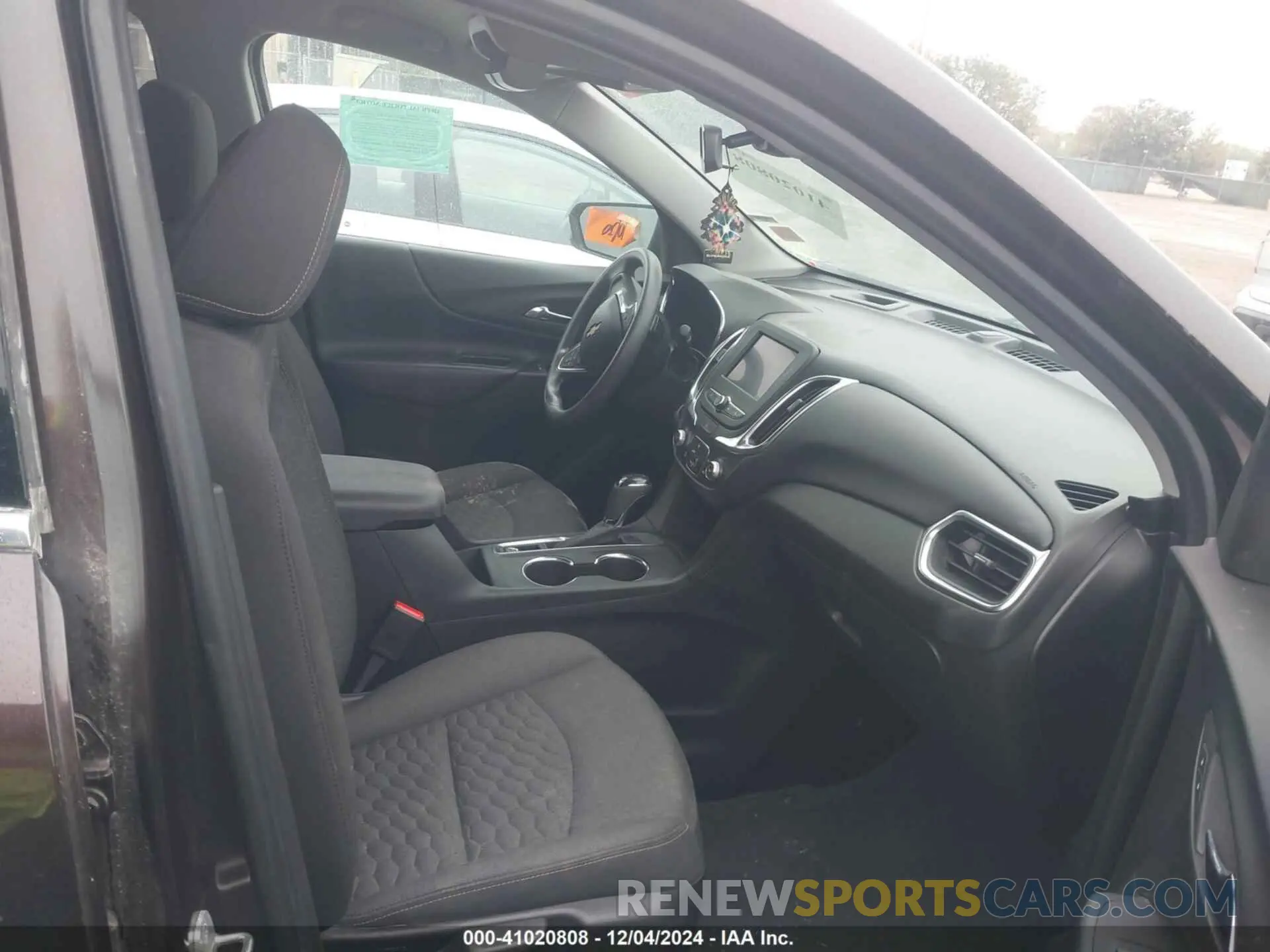 5 fotografías del automóvil dañado 2GNAXKEVXL6258836 CHEVROLET EQUINOX 2020