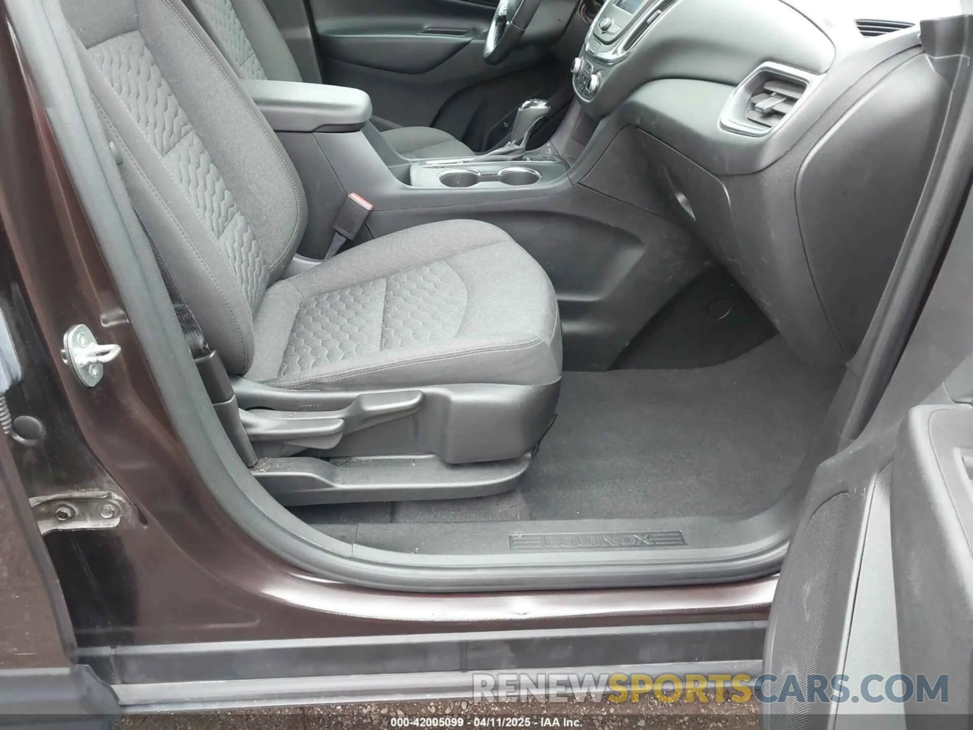 5 fotografías del automóvil dañado 2GNAXLEX8L6225065 CHEVROLET EQUINOX 2020