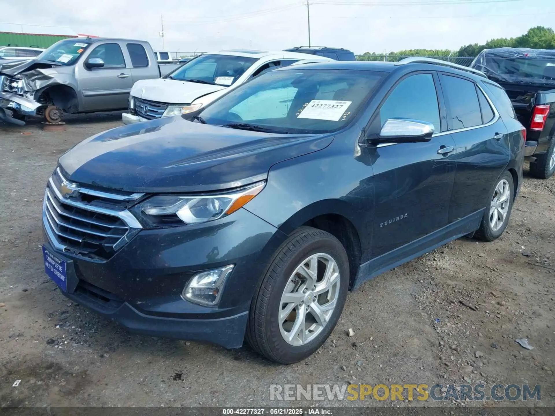 2 fotografías del automóvil dañado 2GNAXNEV6L6157326 CHEVROLET EQUINOX 2020