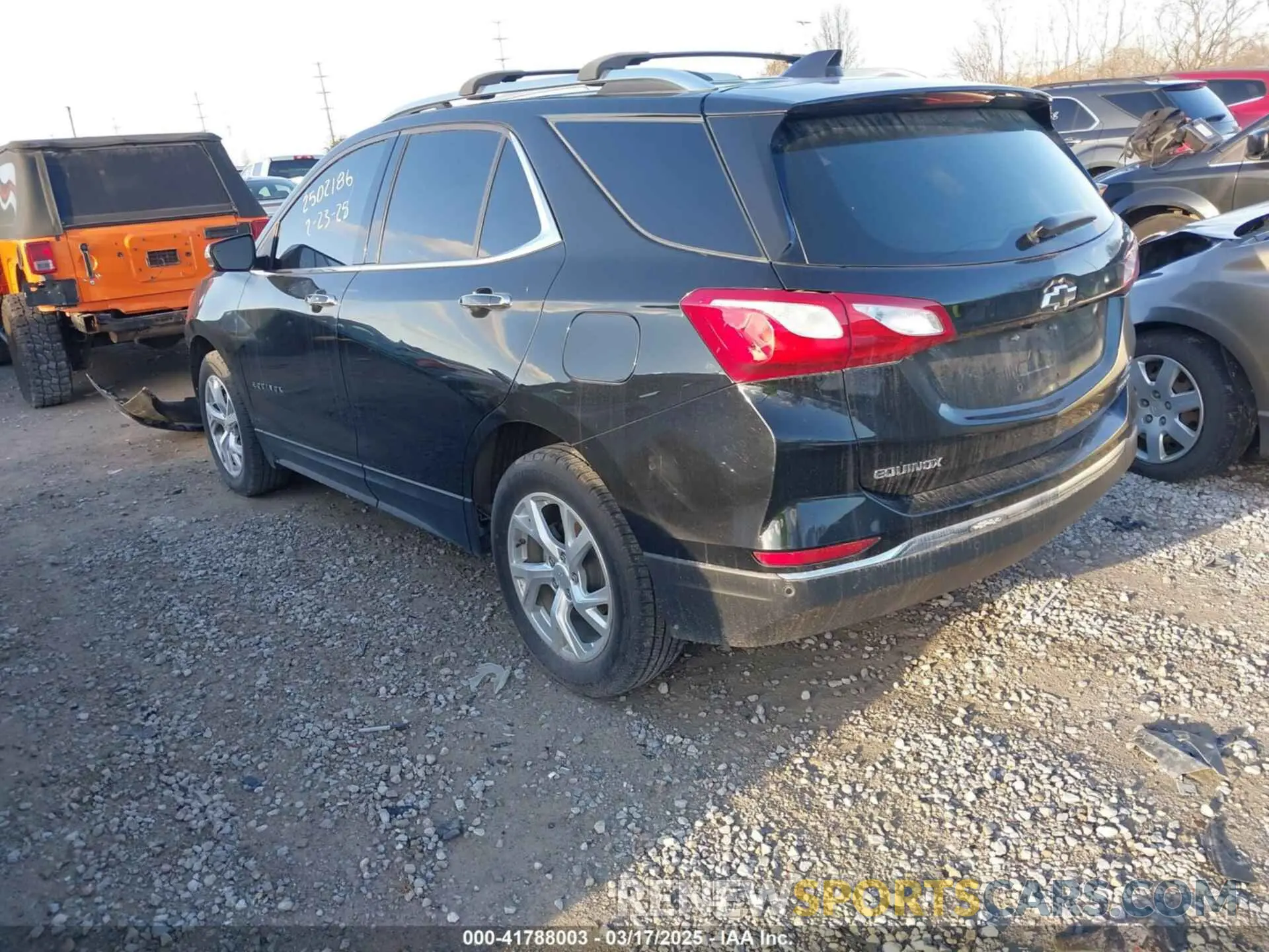 3 fotografías del automóvil dañado 2GNAXNEVXL6282152 CHEVROLET EQUINOX 2020