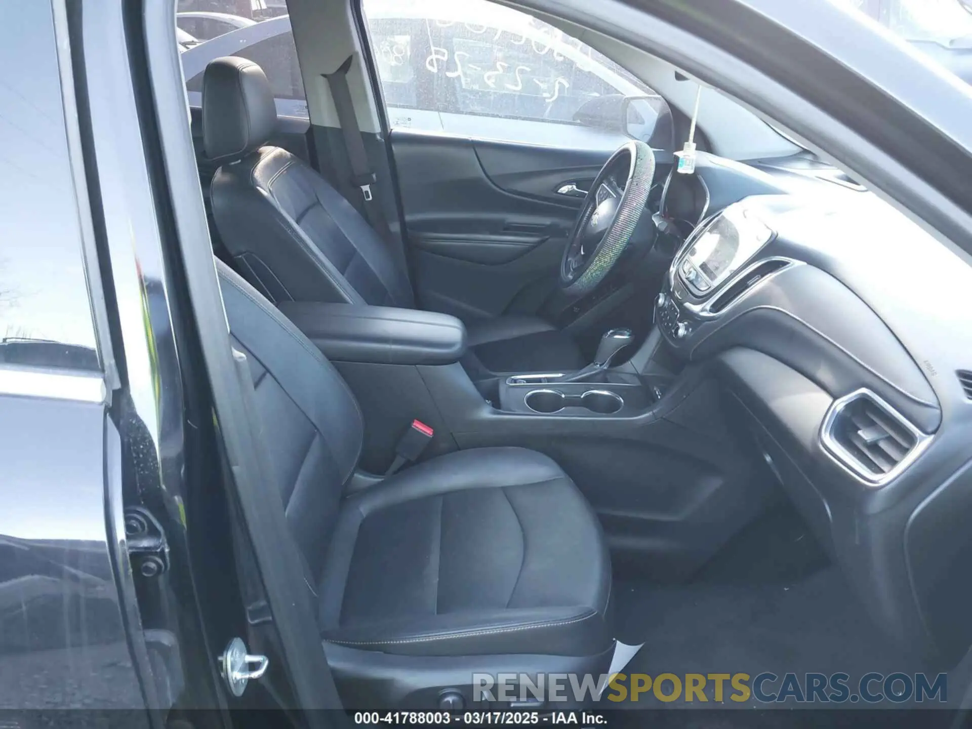 5 fotografías del automóvil dañado 2GNAXNEVXL6282152 CHEVROLET EQUINOX 2020