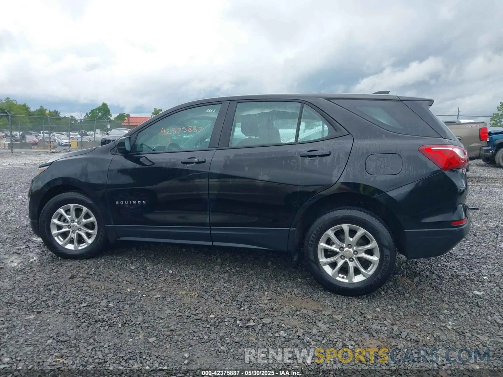 15 fotografías del automóvil dañado 2GNAXSEV2L6274335 CHEVROLET EQUINOX 2020