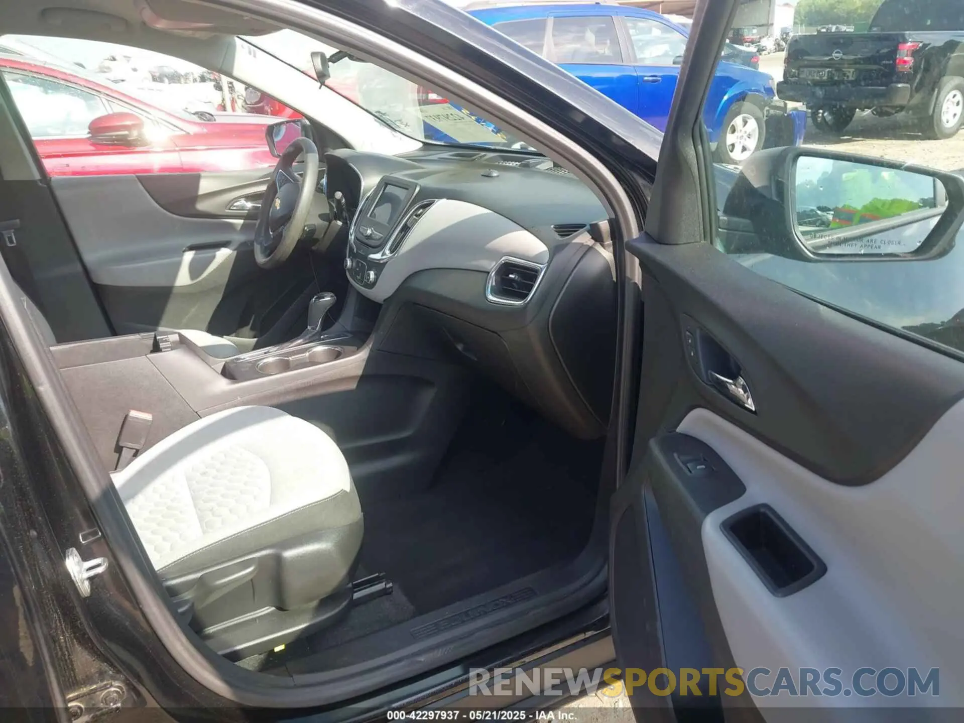 5 fotografías del automóvil dañado 2GNAXSEV3L6272576 CHEVROLET EQUINOX 2020