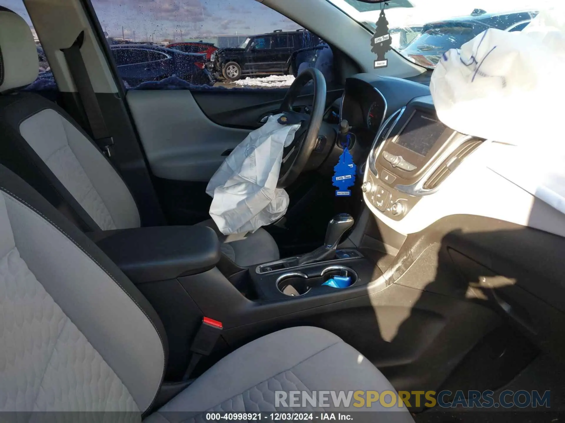 5 fotografías del automóvil dañado 2GNAXSEV5L6108438 CHEVROLET EQUINOX 2020