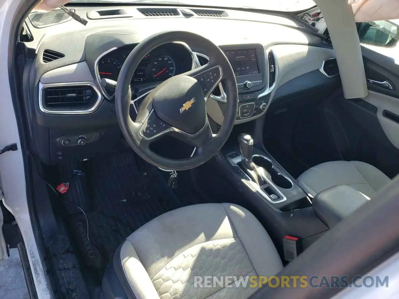 8 fotografías del automóvil dañado 2GNAXSEV6L6158491 CHEVROLET EQUINOX 2020