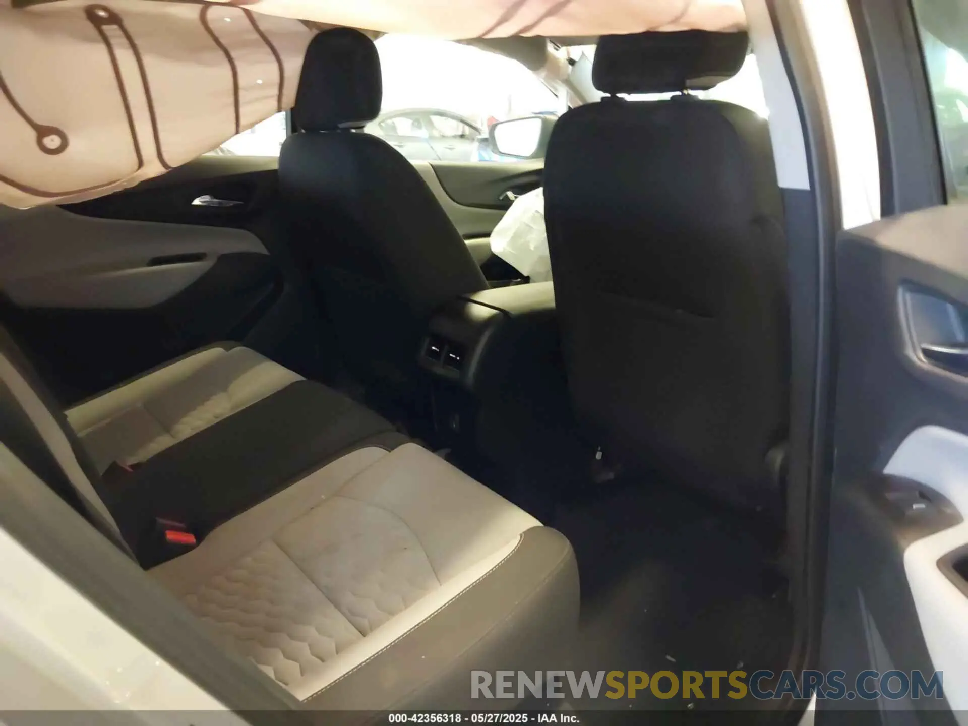 8 fotografías del automóvil dañado 2GNAXSEV6L6177350 CHEVROLET EQUINOX 2020
