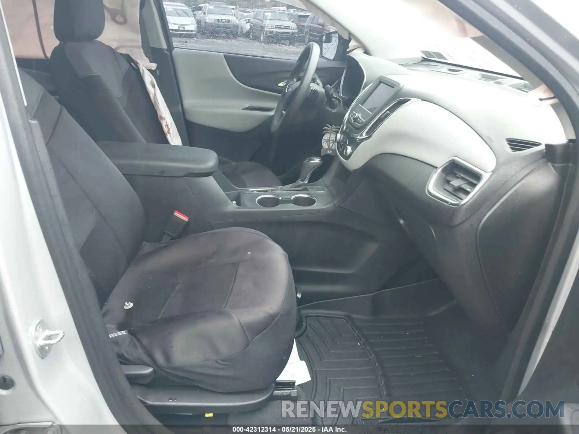 5 fotografías del automóvil dañado 2GNAXSEV6L6178918 CHEVROLET EQUINOX 2020