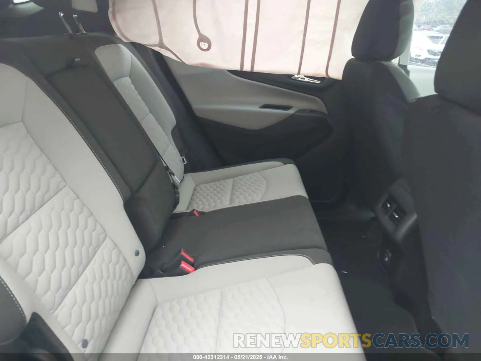 8 fotografías del automóvil dañado 2GNAXSEV6L6178918 CHEVROLET EQUINOX 2020