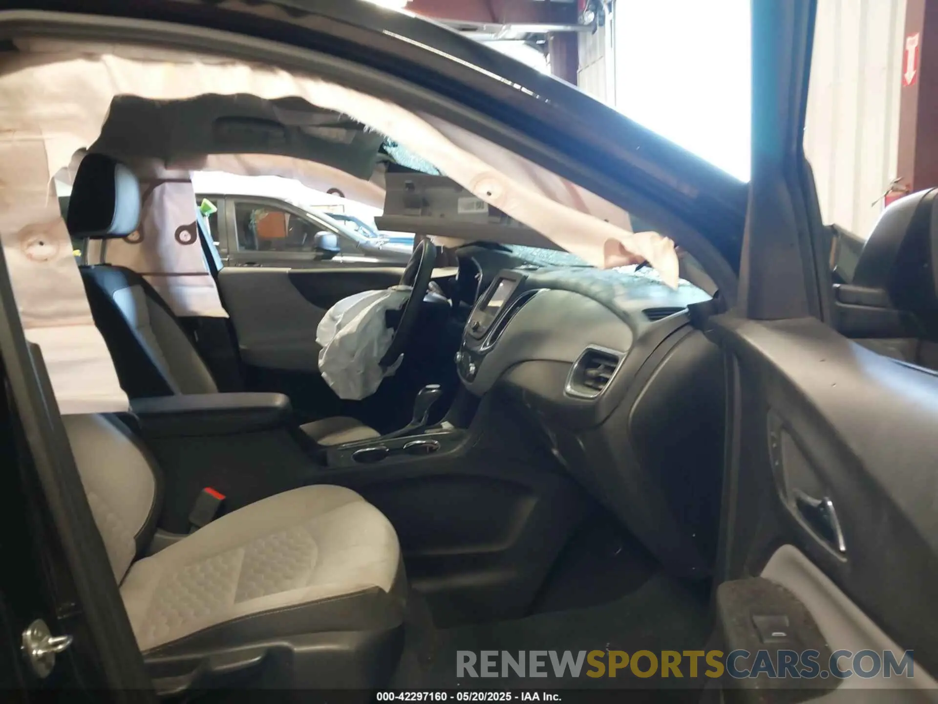 5 fotografías del automóvil dañado 2GNAXSEV8L6181836 CHEVROLET EQUINOX 2020