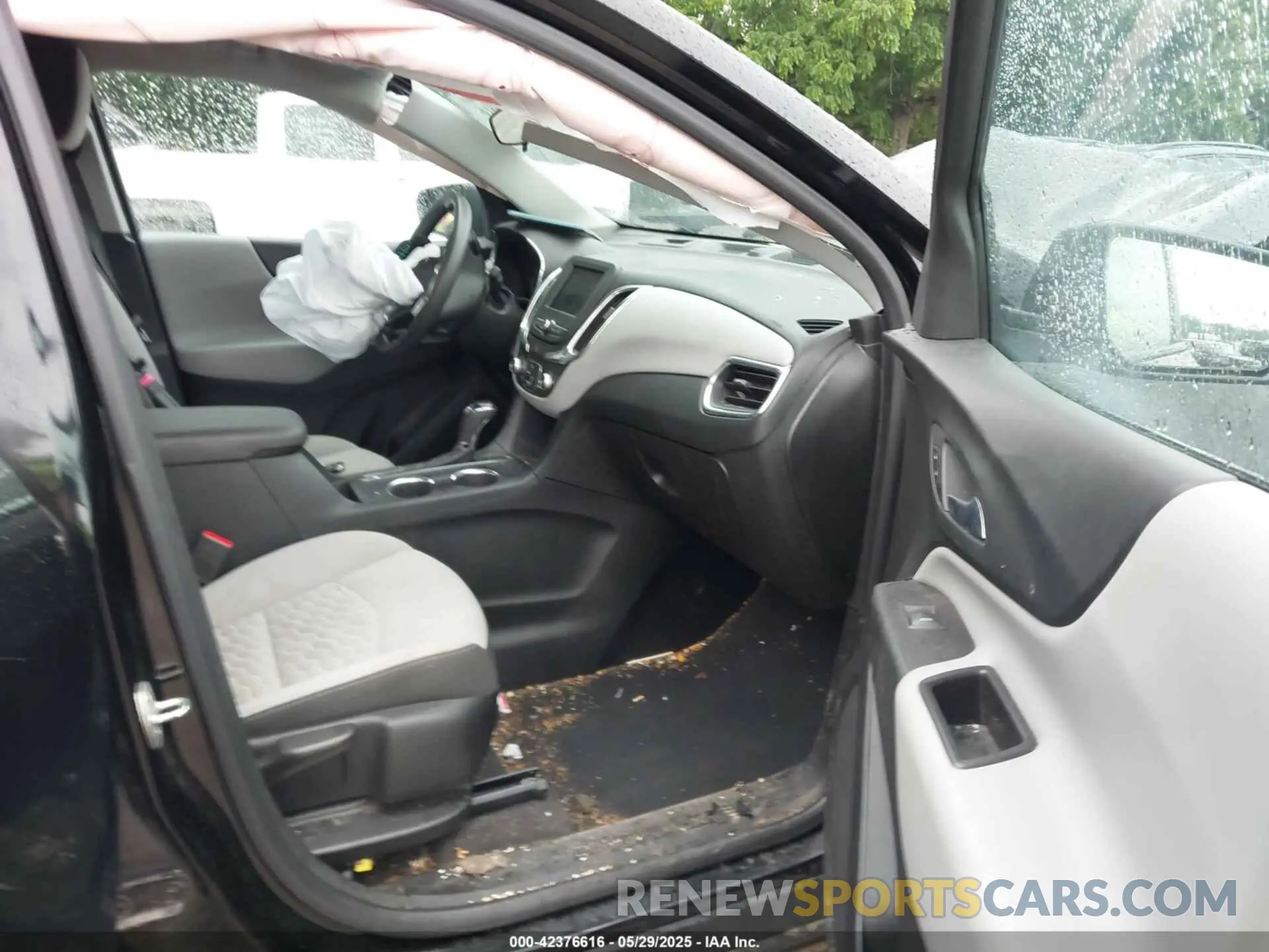 5 fotografías del automóvil dañado 2GNAXSEV8L6225124 CHEVROLET EQUINOX 2020