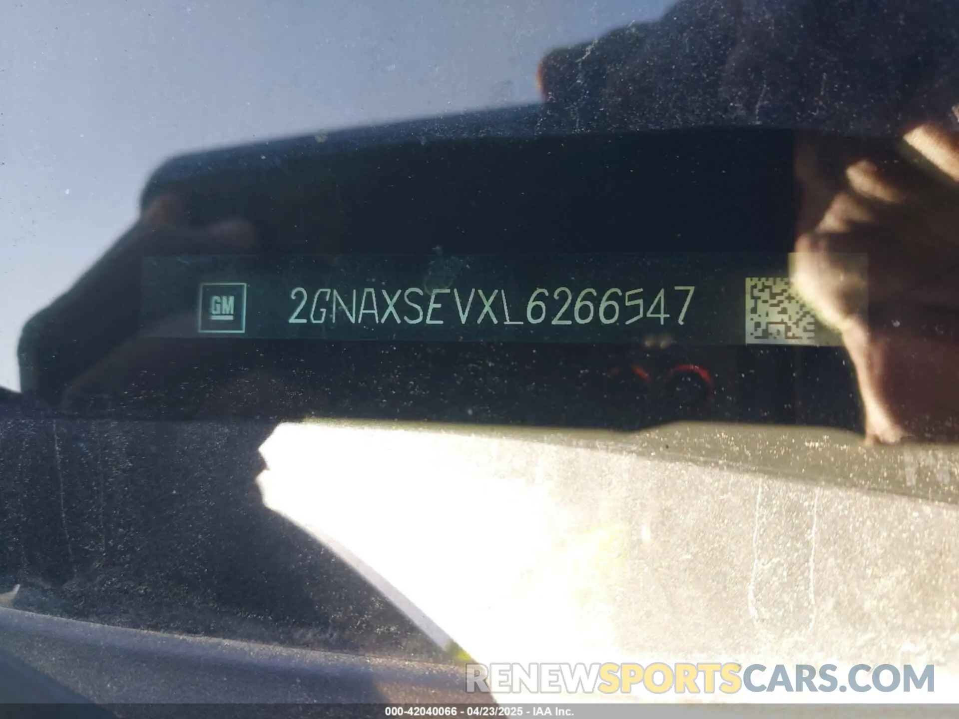 17 fotografías del automóvil dañado 2GNAXSEVXL6266547 CHEVROLET EQUINOX 2020