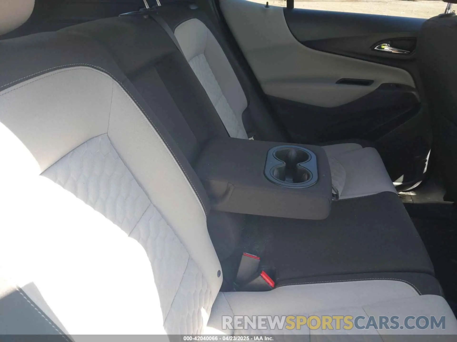 8 fotografías del automóvil dañado 2GNAXSEVXL6266547 CHEVROLET EQUINOX 2020