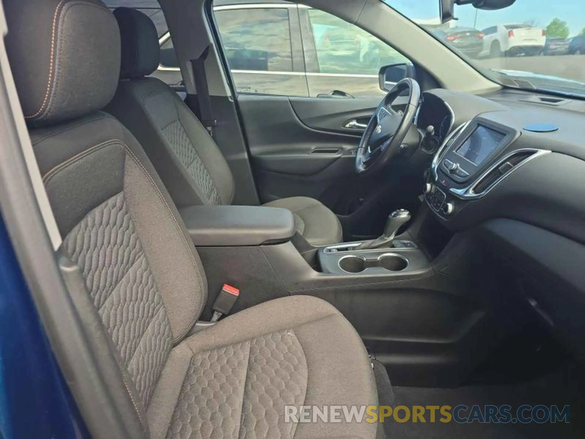 9 fotografías del automóvil dañado 2GNAXTEV1L6152040 CHEVROLET EQUINOX 2020