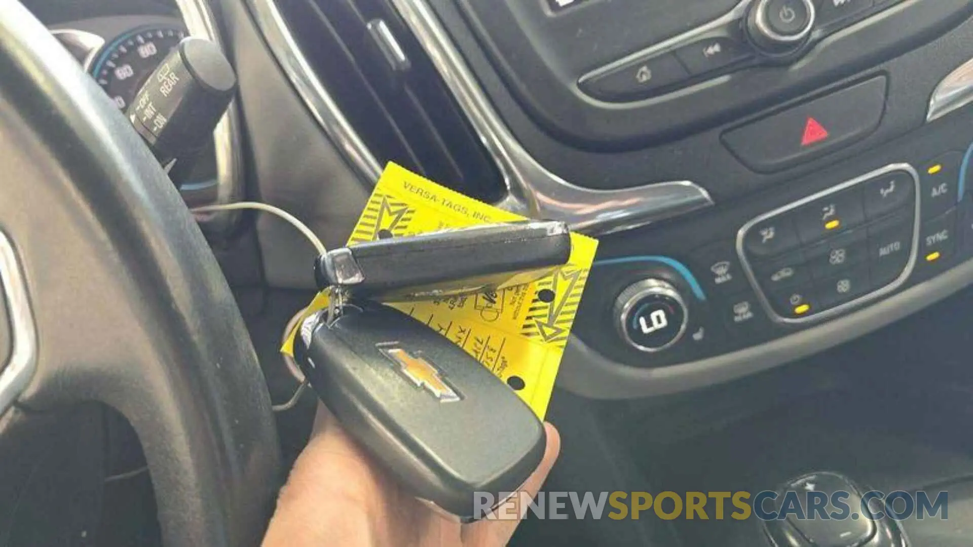 4 fotografías del automóvil dañado 2GNAXTEV1L6169758 CHEVROLET EQUINOX 2020