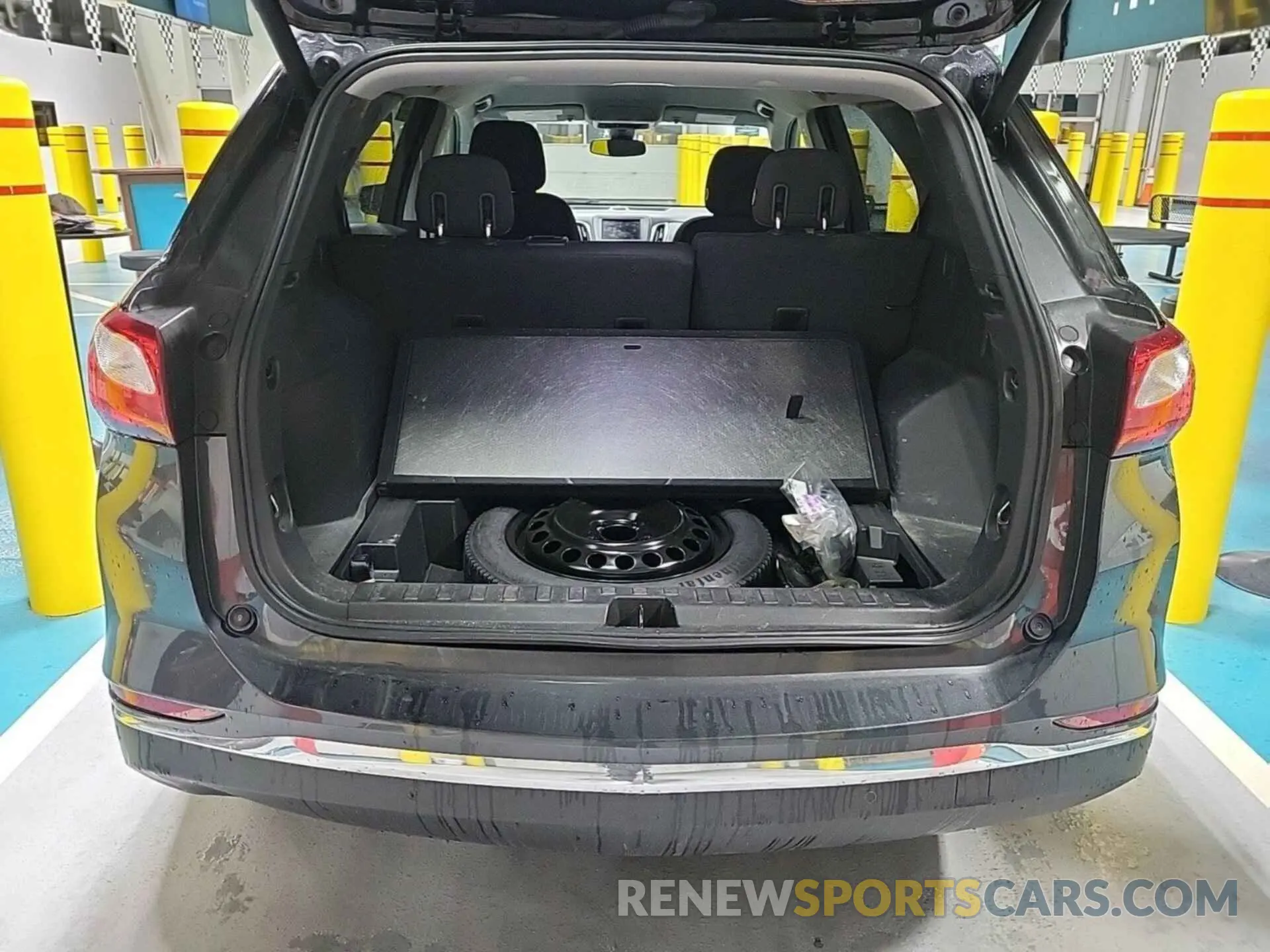 28 fotografías del automóvil dañado 2GNAXTEV2L6262790 CHEVROLET EQUINOX 2020