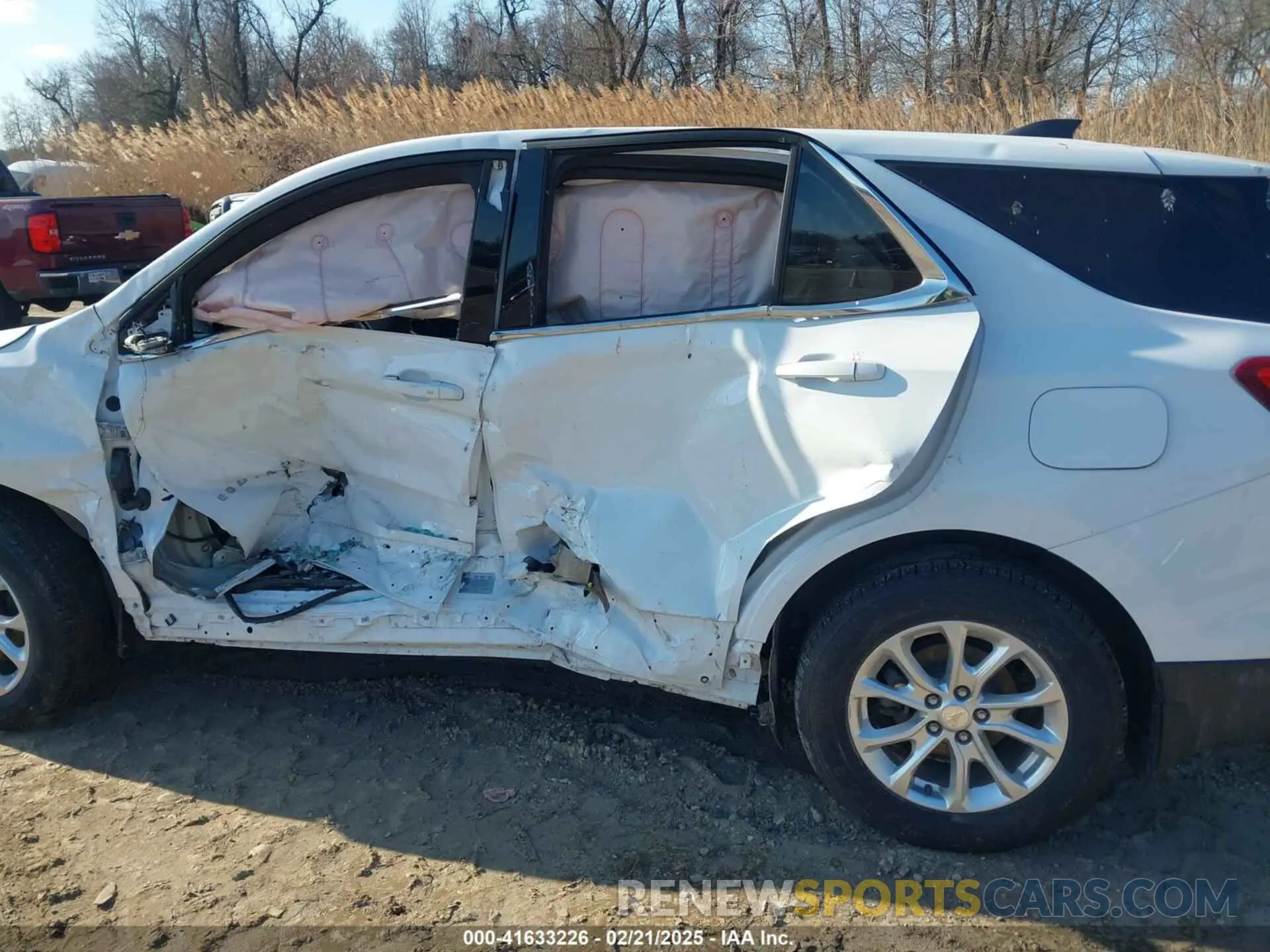 17 fotografías del automóvil dañado 2GNAXTEV3L6125390 CHEVROLET EQUINOX 2020