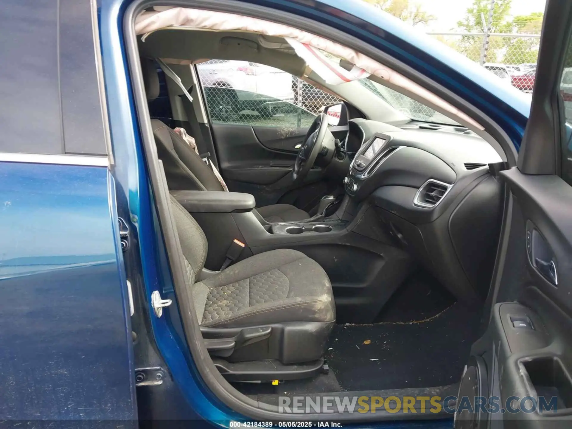 5 fotografías del automóvil dañado 2GNAXTEV4L6172959 CHEVROLET EQUINOX 2020
