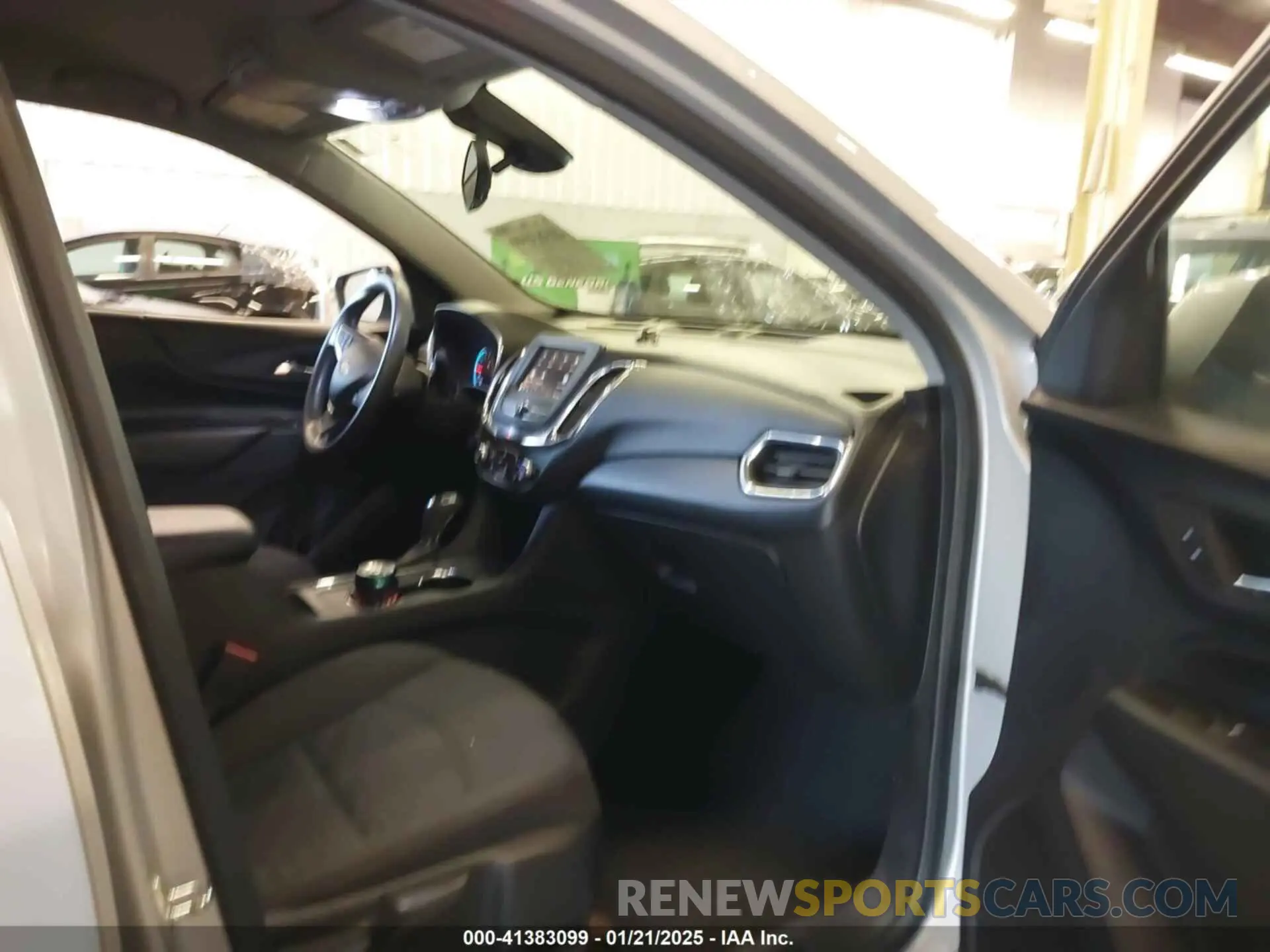 5 fotografías del automóvil dañado 2GNAXTEV4L6252441 CHEVROLET EQUINOX 2020