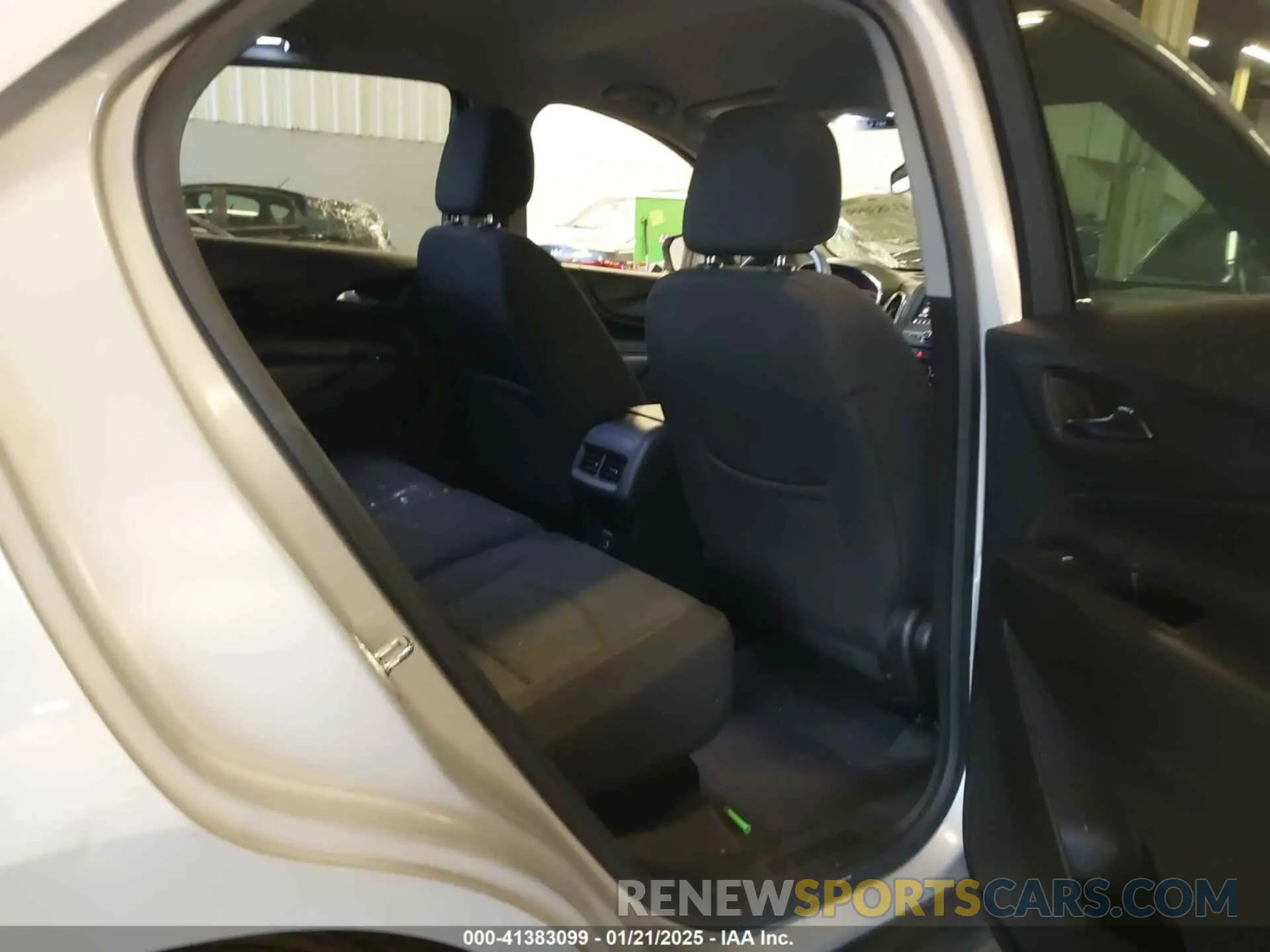 8 fotografías del automóvil dañado 2GNAXTEV4L6252441 CHEVROLET EQUINOX 2020
