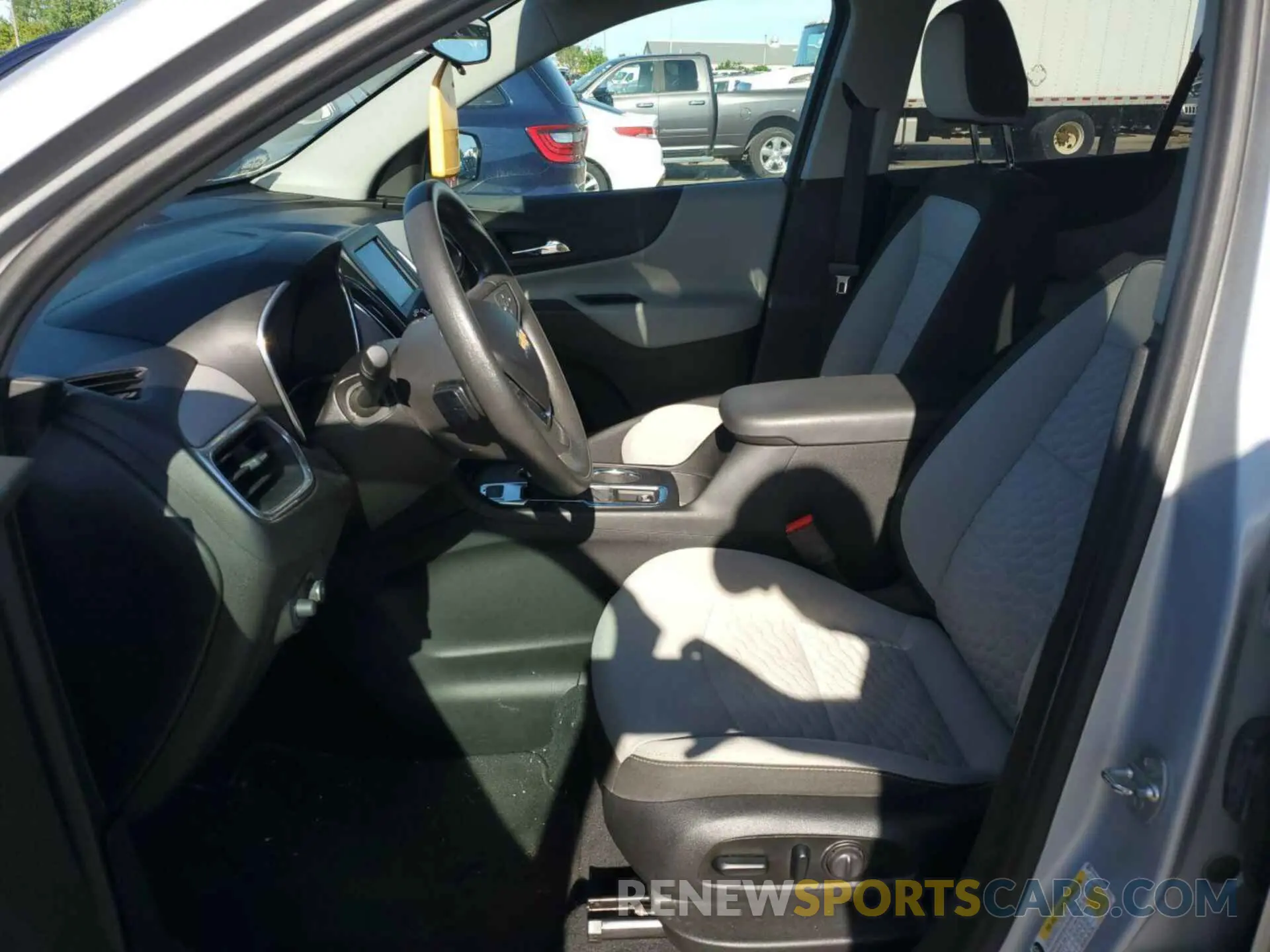 15 fotografías del automóvil dañado 2GNAXTEV7L6176665 CHEVROLET EQUINOX 2020