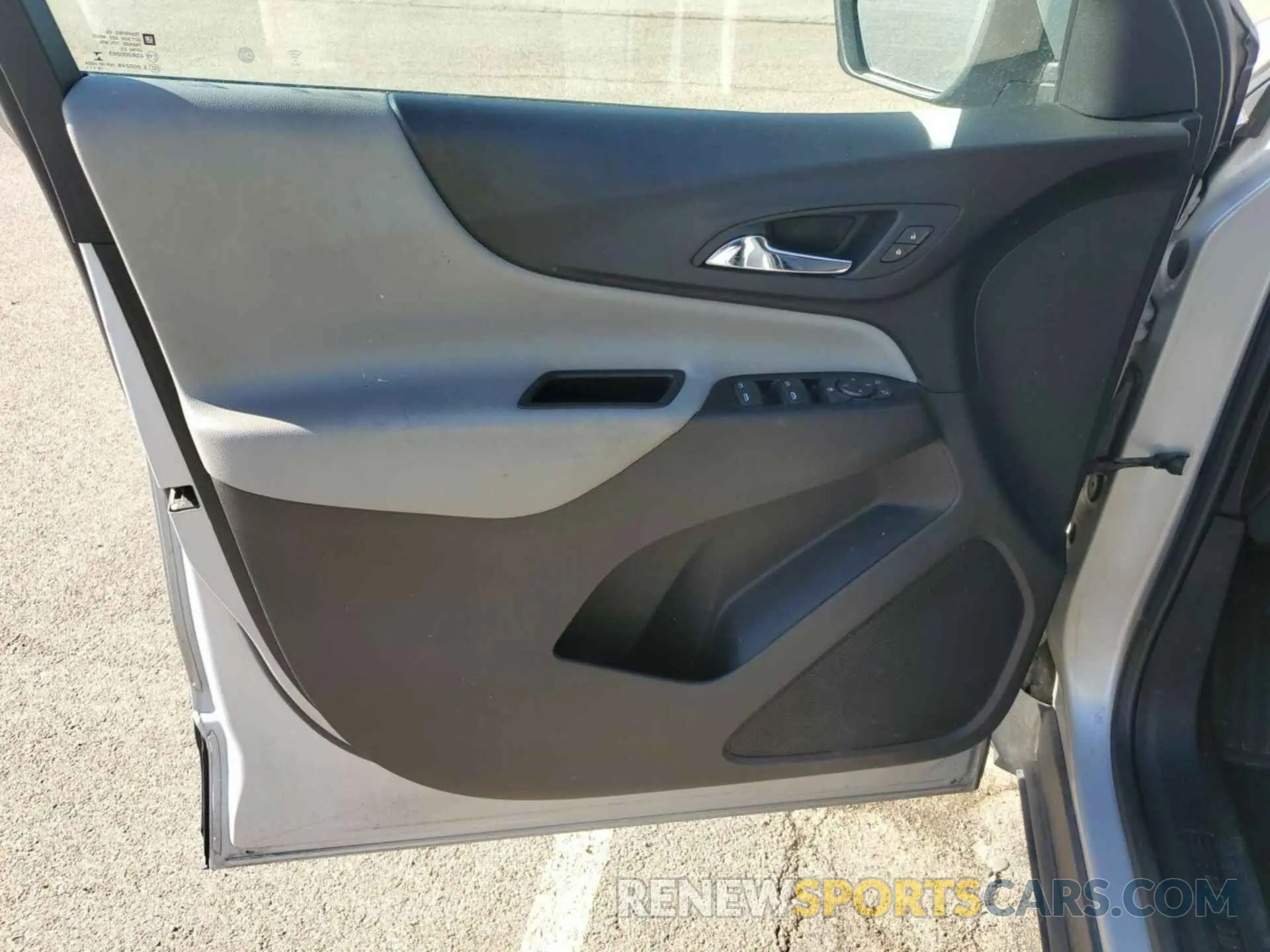 2 fotografías del automóvil dañado 2GNAXTEV7L6176665 CHEVROLET EQUINOX 2020