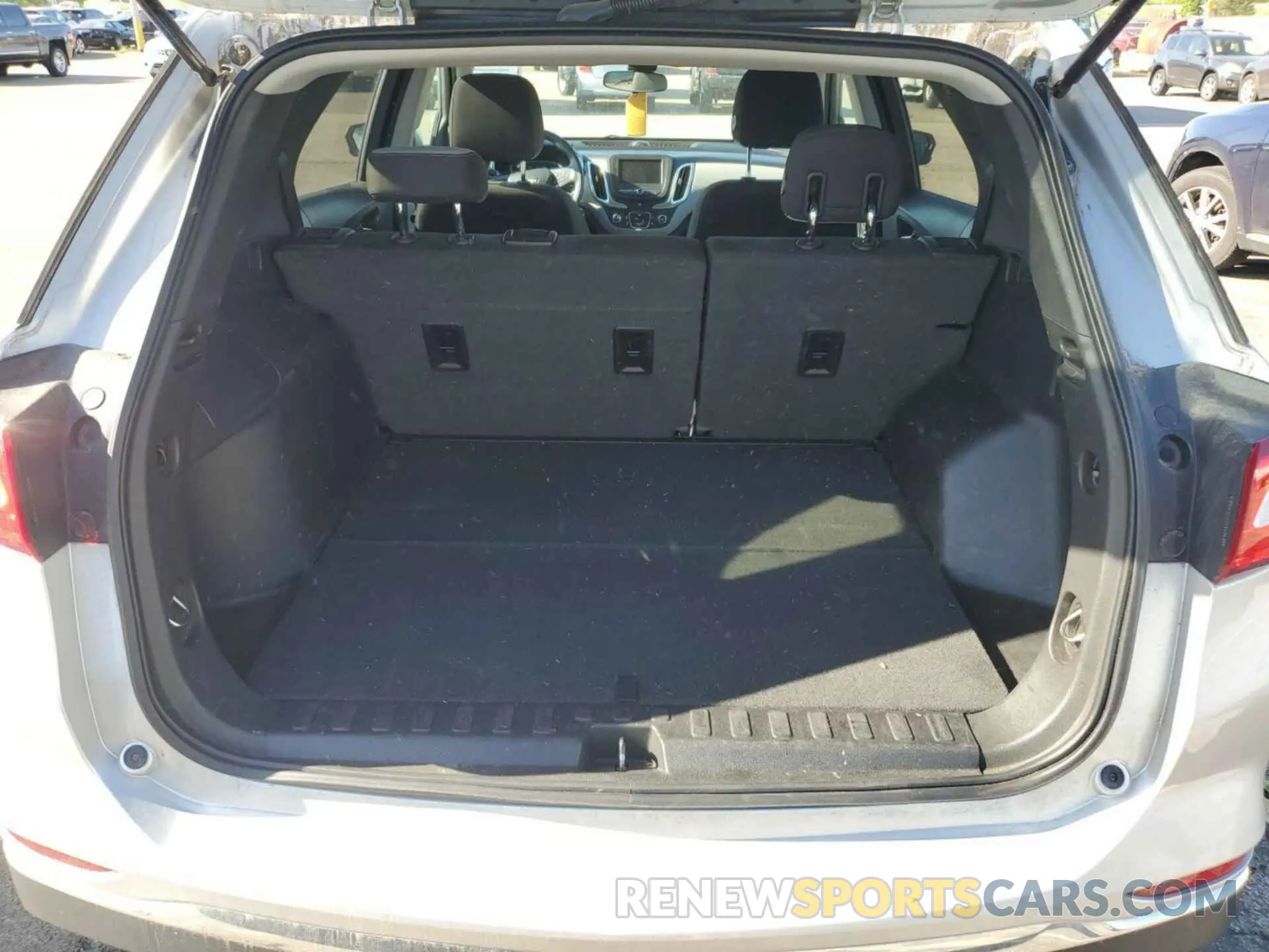 6 fotografías del automóvil dañado 2GNAXTEV7L6176665 CHEVROLET EQUINOX 2020