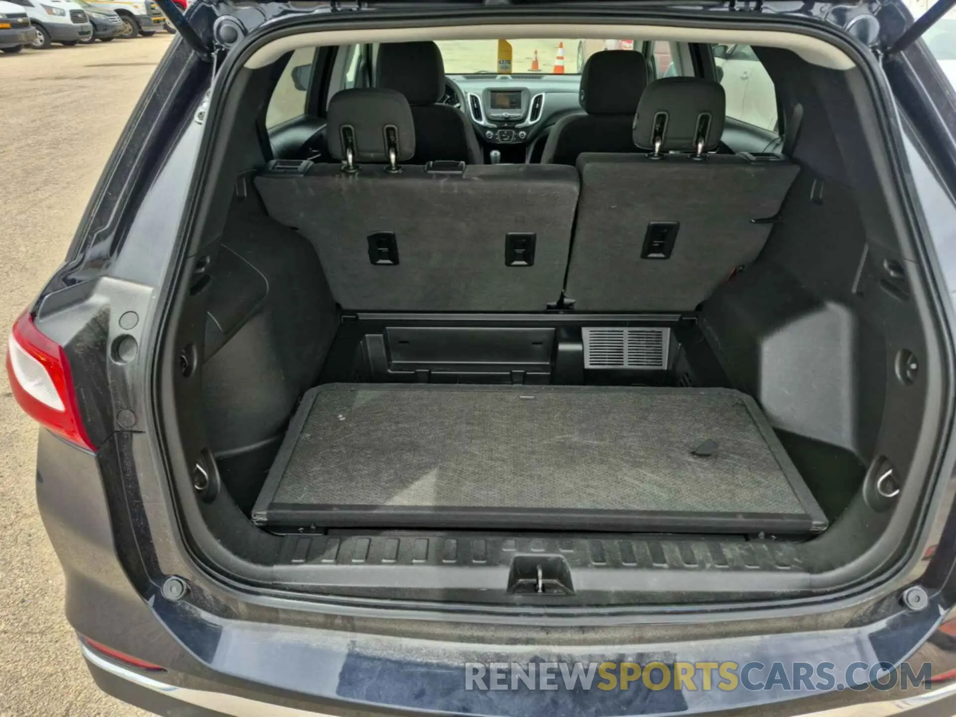 3 fotografías del automóvil dañado 2GNAXTEV7L6182157 CHEVROLET EQUINOX 2020