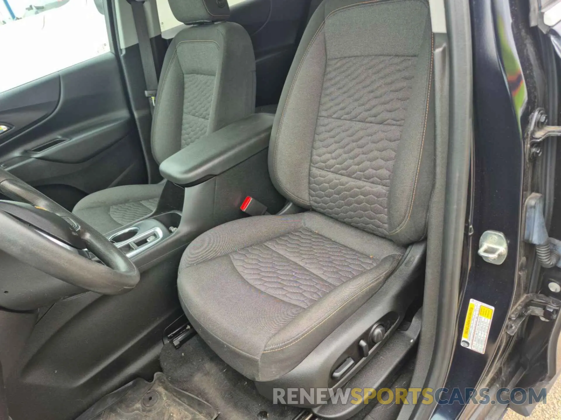 8 fotografías del automóvil dañado 2GNAXTEV7L6182157 CHEVROLET EQUINOX 2020